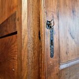 Armoire ancienne française en châtaignier – XVIIIe siècle