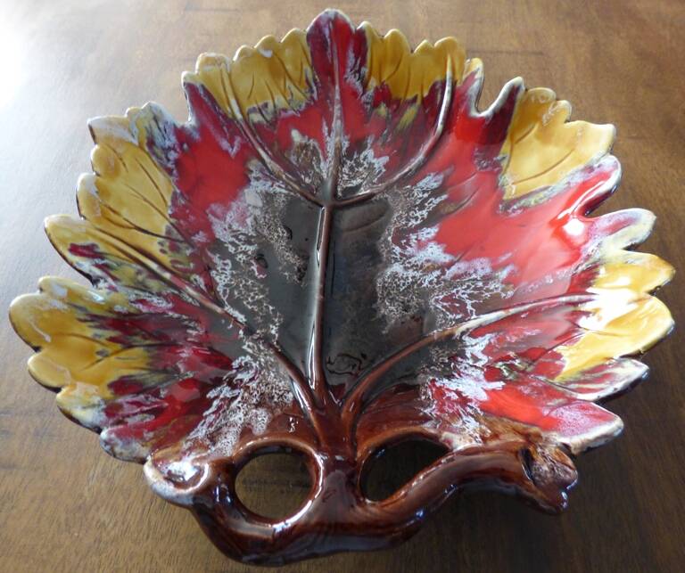 Valauris brand leaf-shaped fruit bowl tray