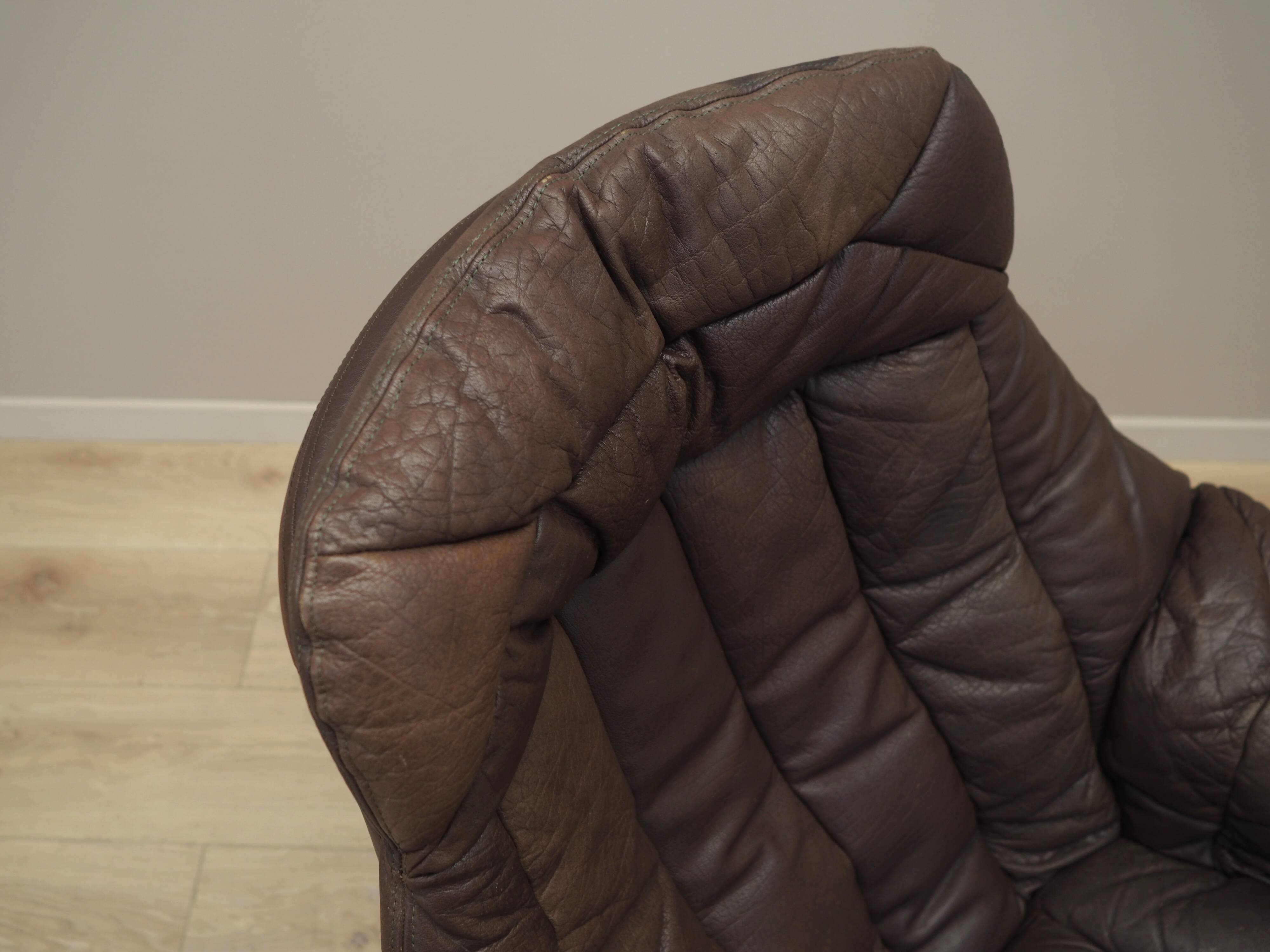 Leather swivel armchair, Danish design, 1960s, designer: H.W. Klein, manufa