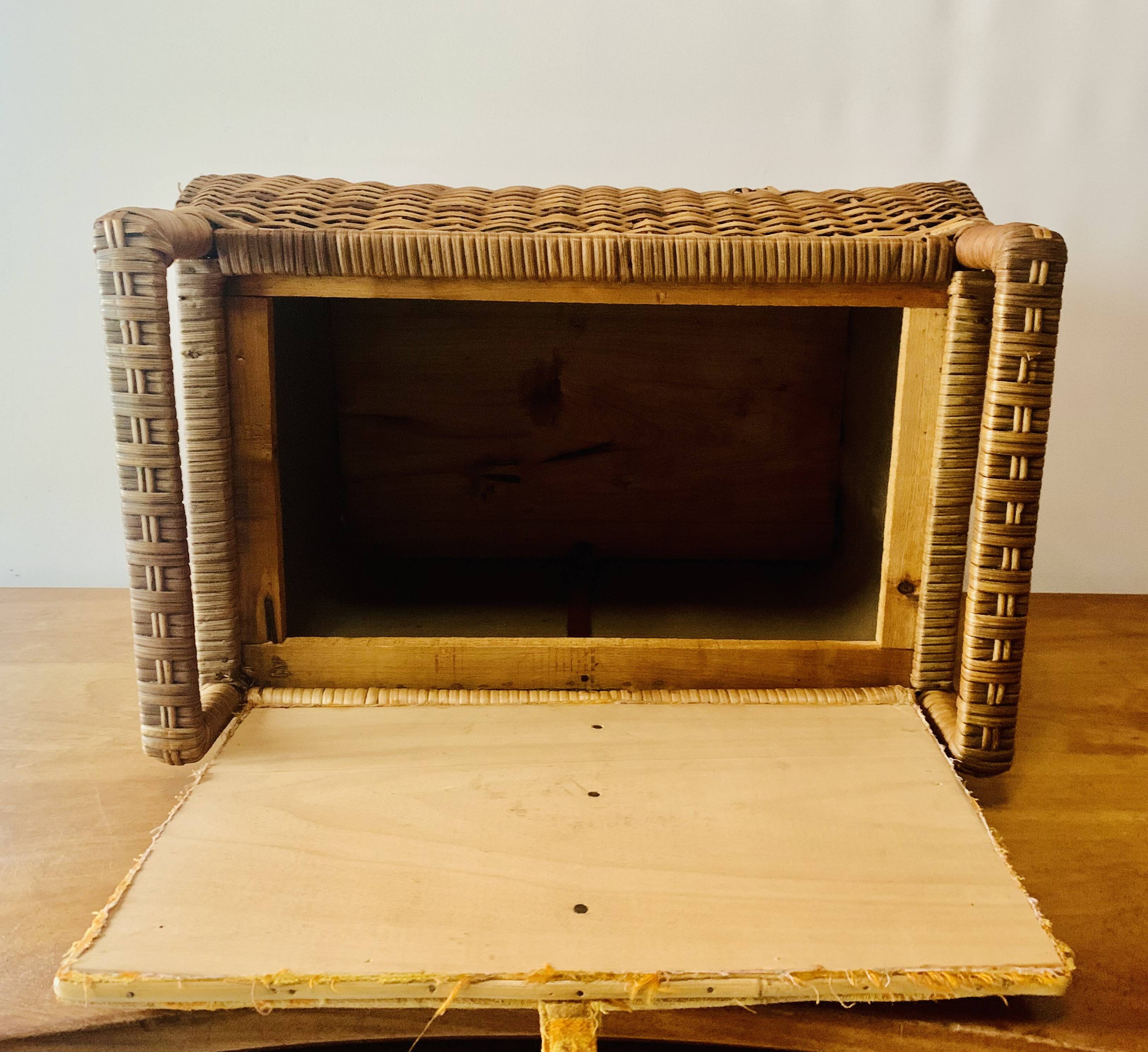 Grand panier à couture vintage en osier - tabouret en tissu matelassé - 1950