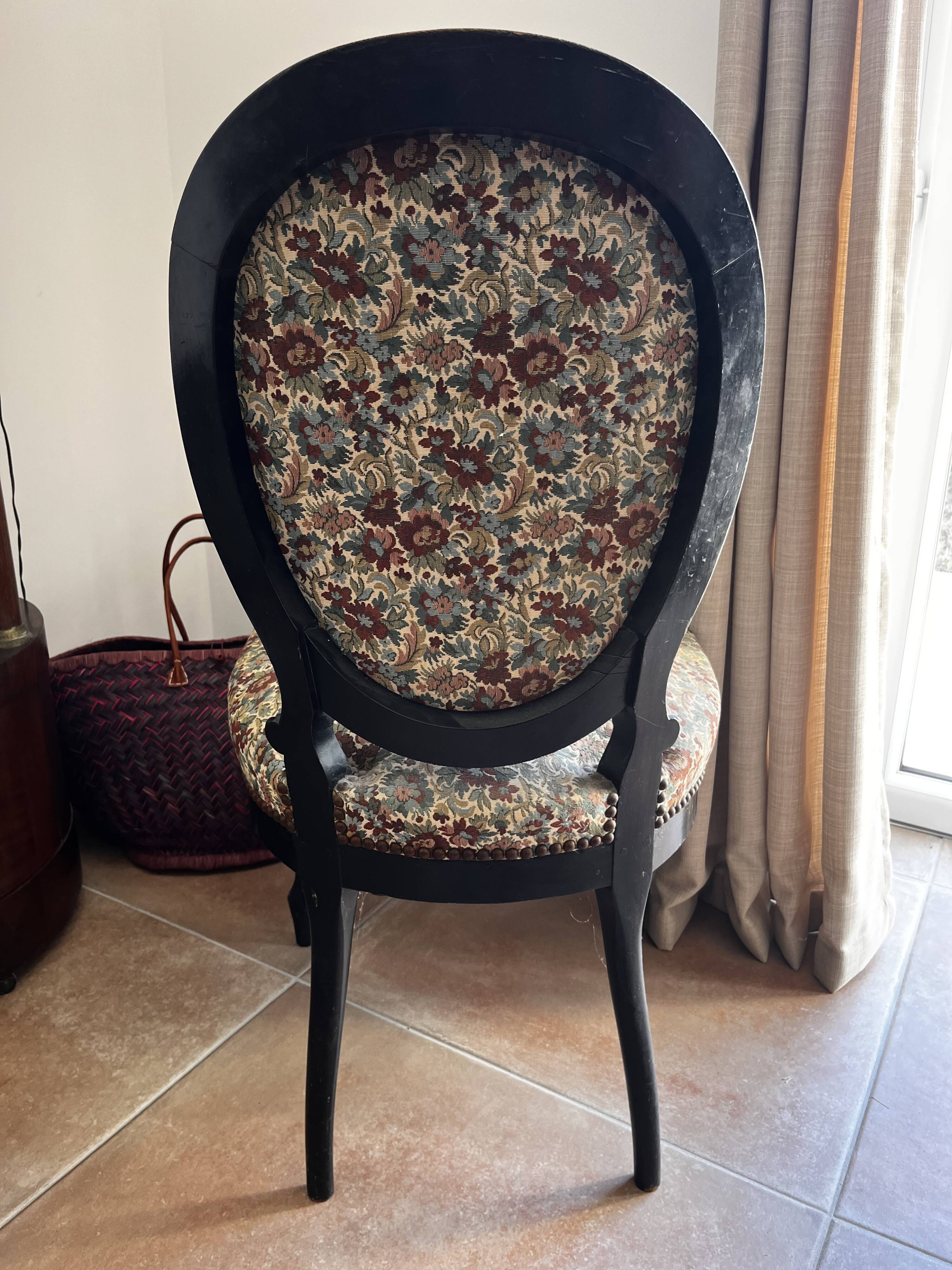 Medallion chair