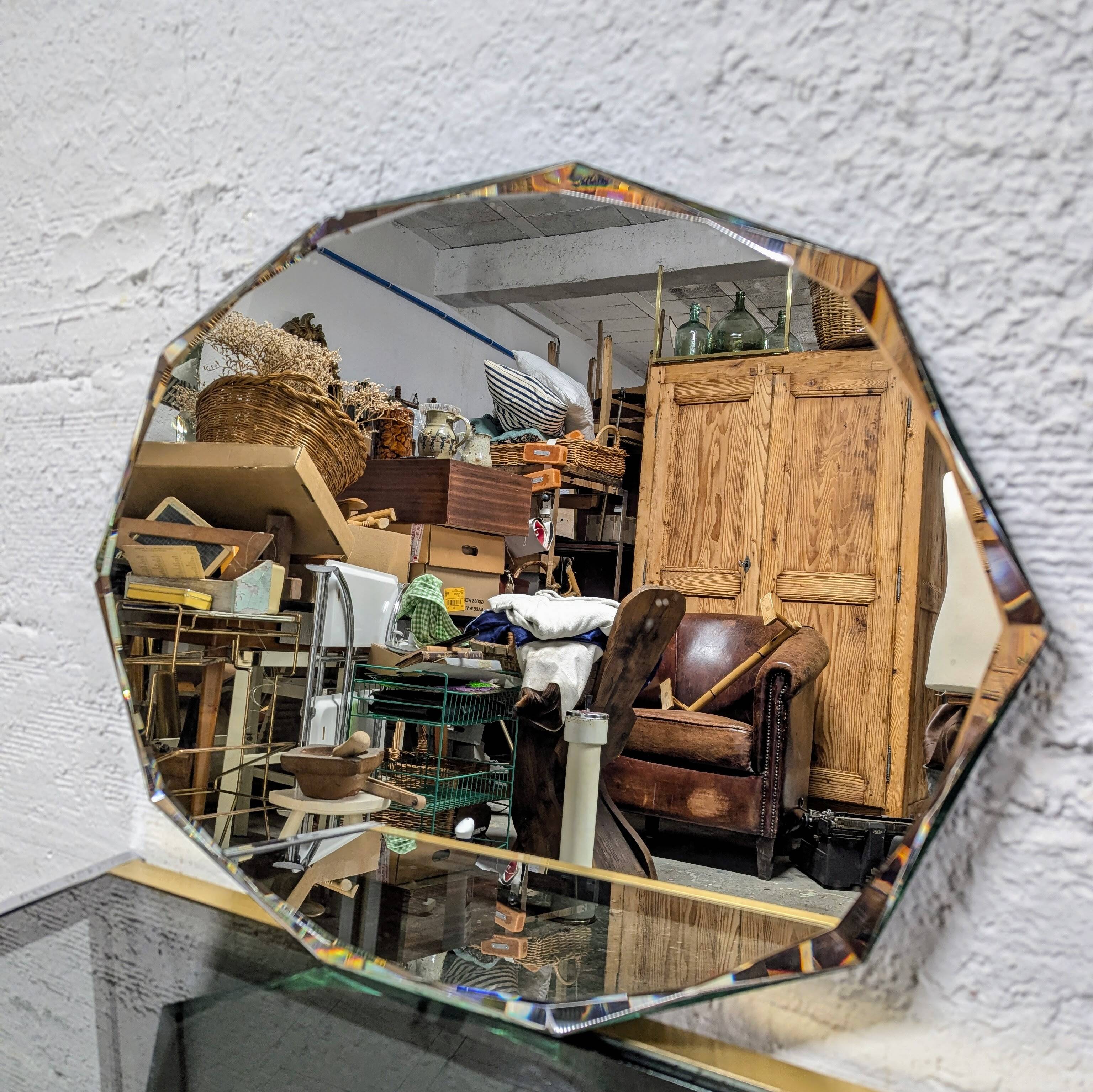 Decagonal beveled mirror