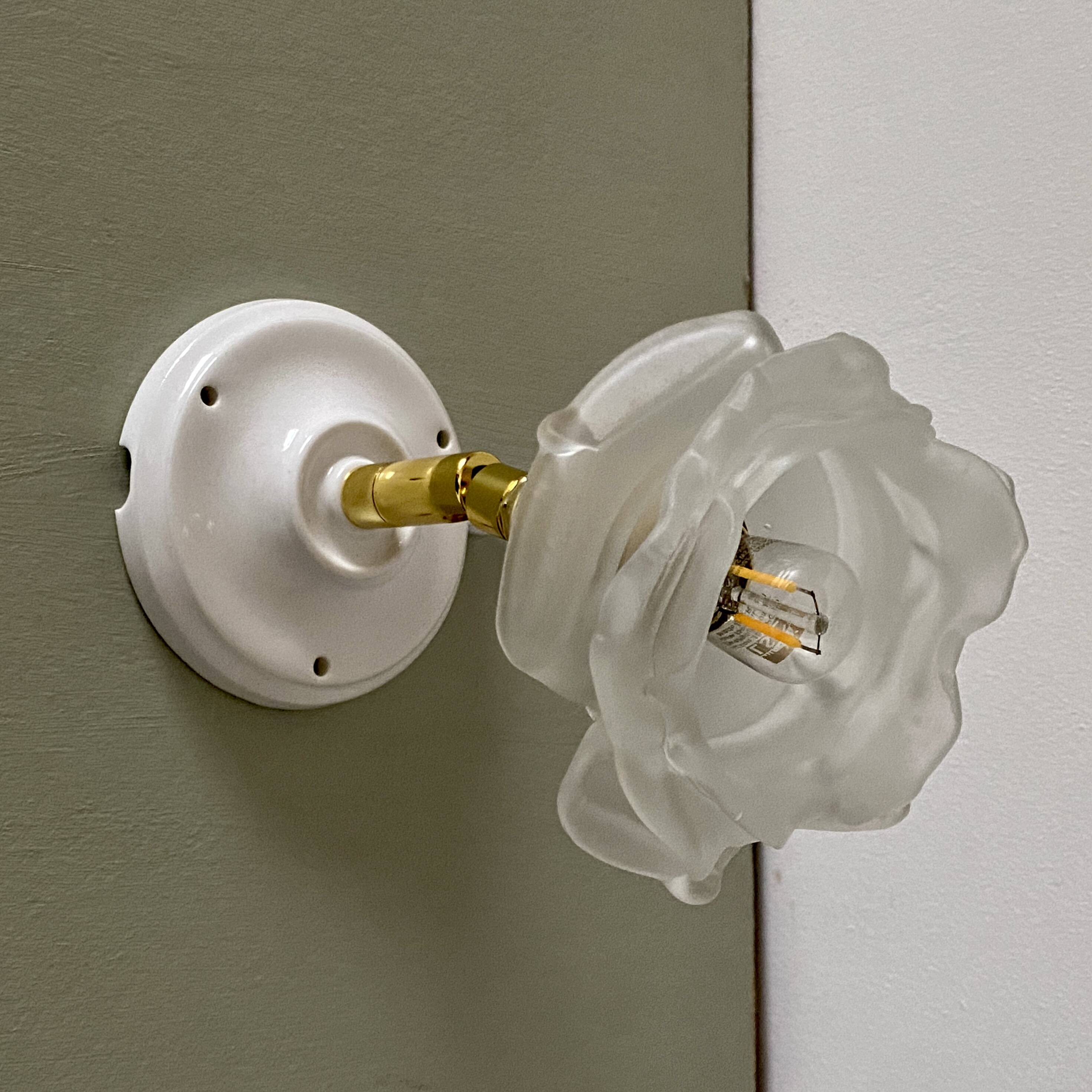 Vintage tulip wall lamp in frosted glass in the shape of a flower