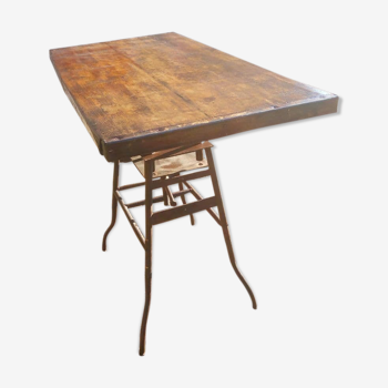 Table avec pied de scierie