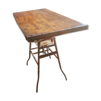 Table with sawmill foot