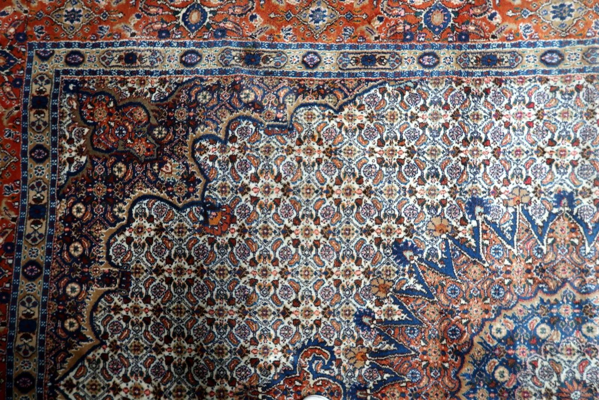 Tapis médaillon en laine fait main des années 1940, ivoire et marine, 212 × 312 cm