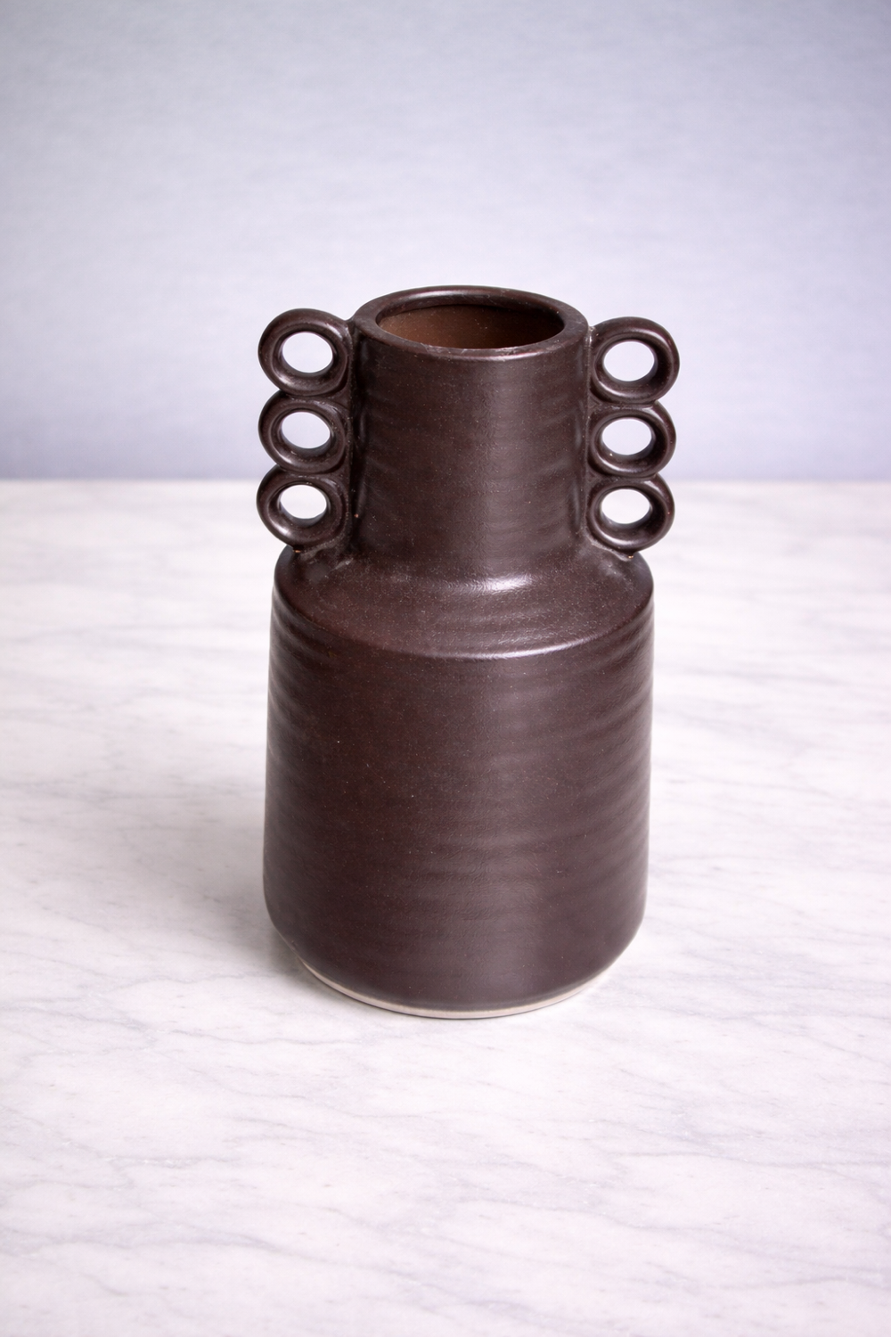 Matte porcelain vase with three handles – Bama model