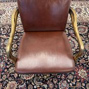 Fauteuil de bureau Chesterfield classique en cuir bordeaux