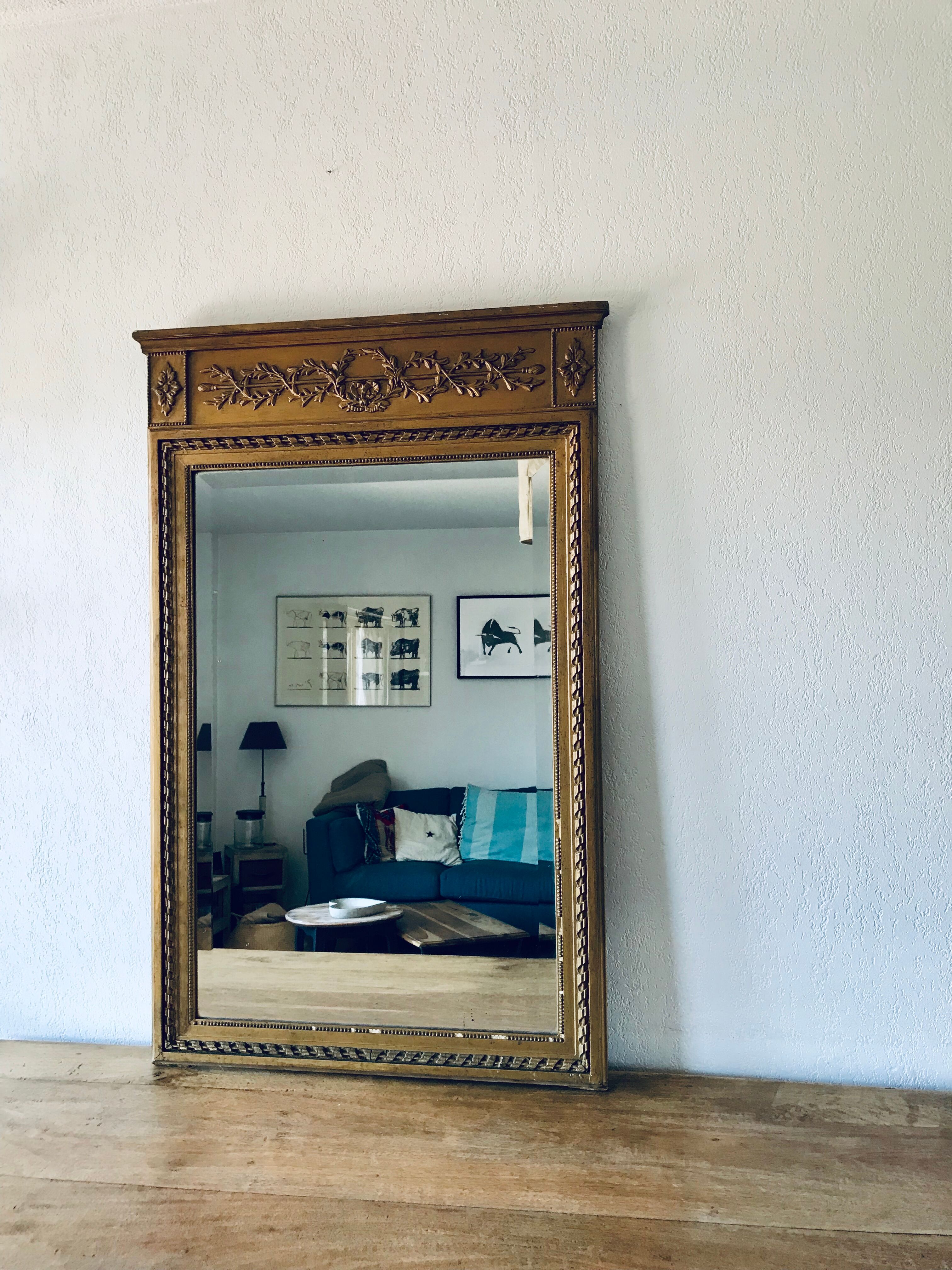 Gilded and beveled pier mirror 88x58cm