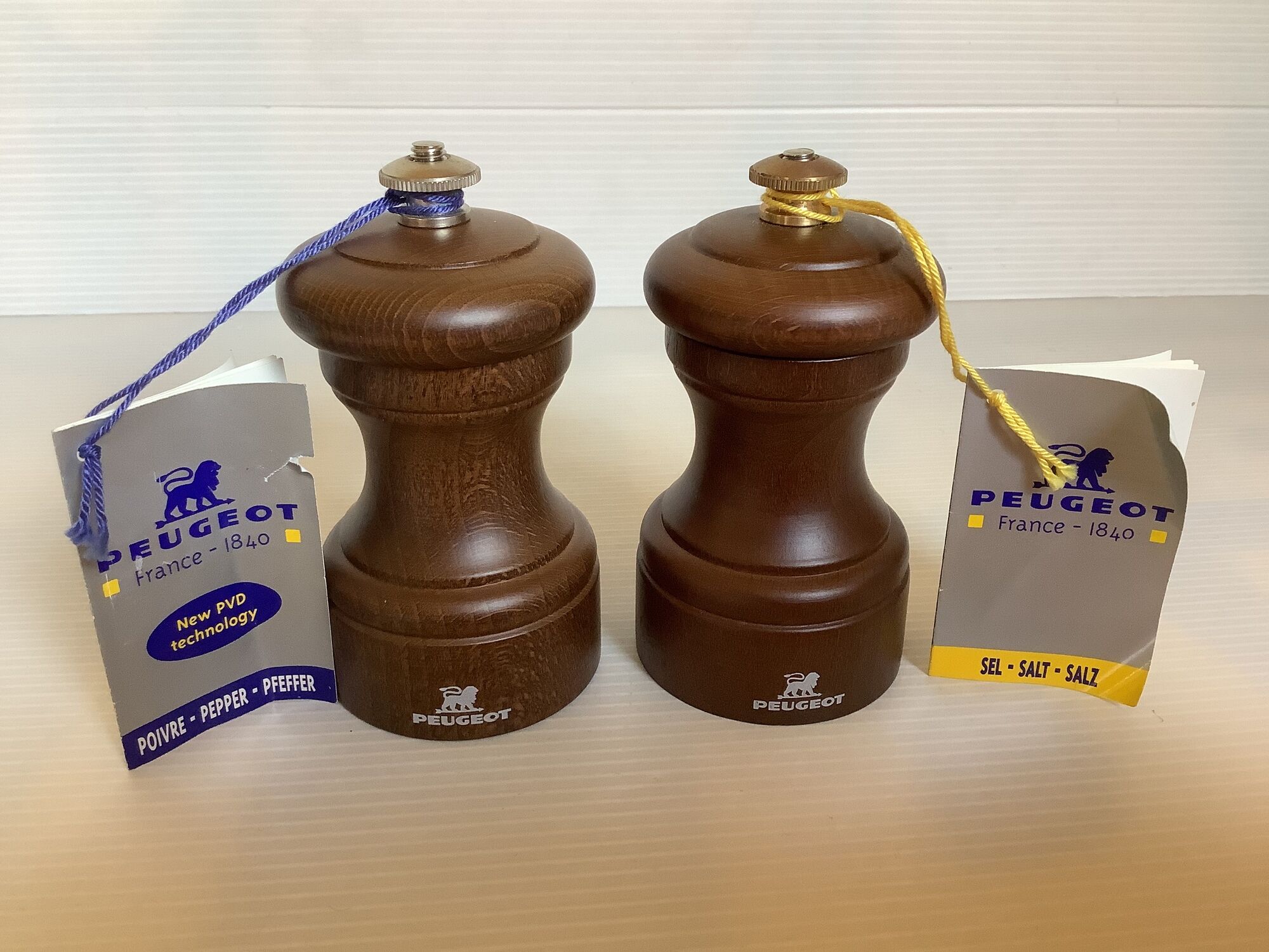 Salt and pepper shaker mills Peugeot wood salt and pepper