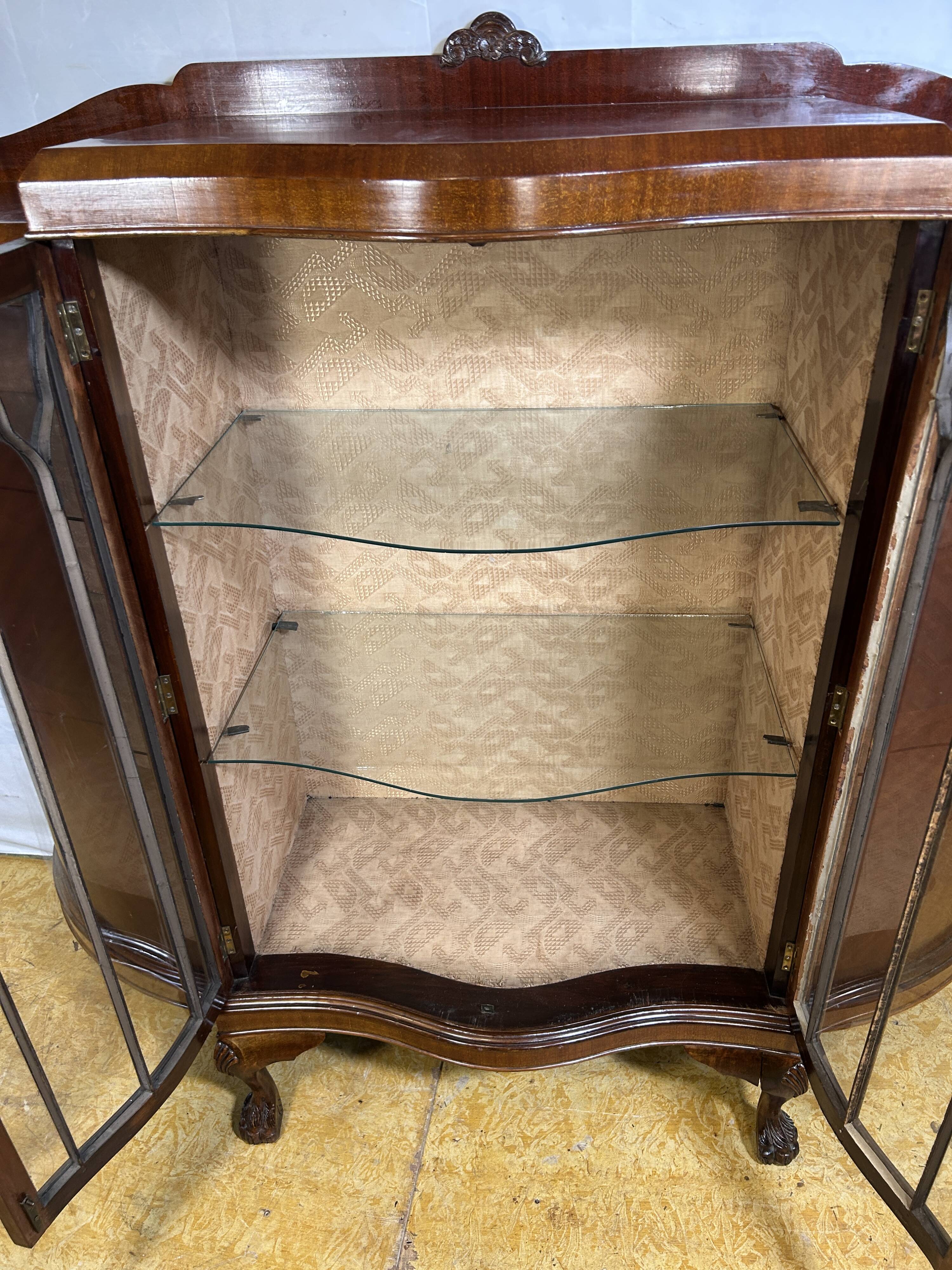 Late Victorian / Early Edwardian Display Cabinet (1880–1900)  A truly charm