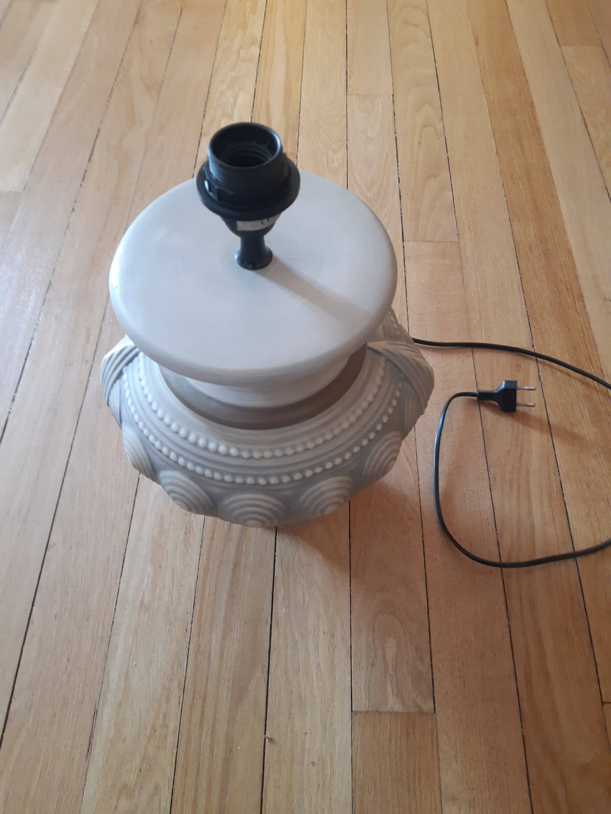 Lamp base