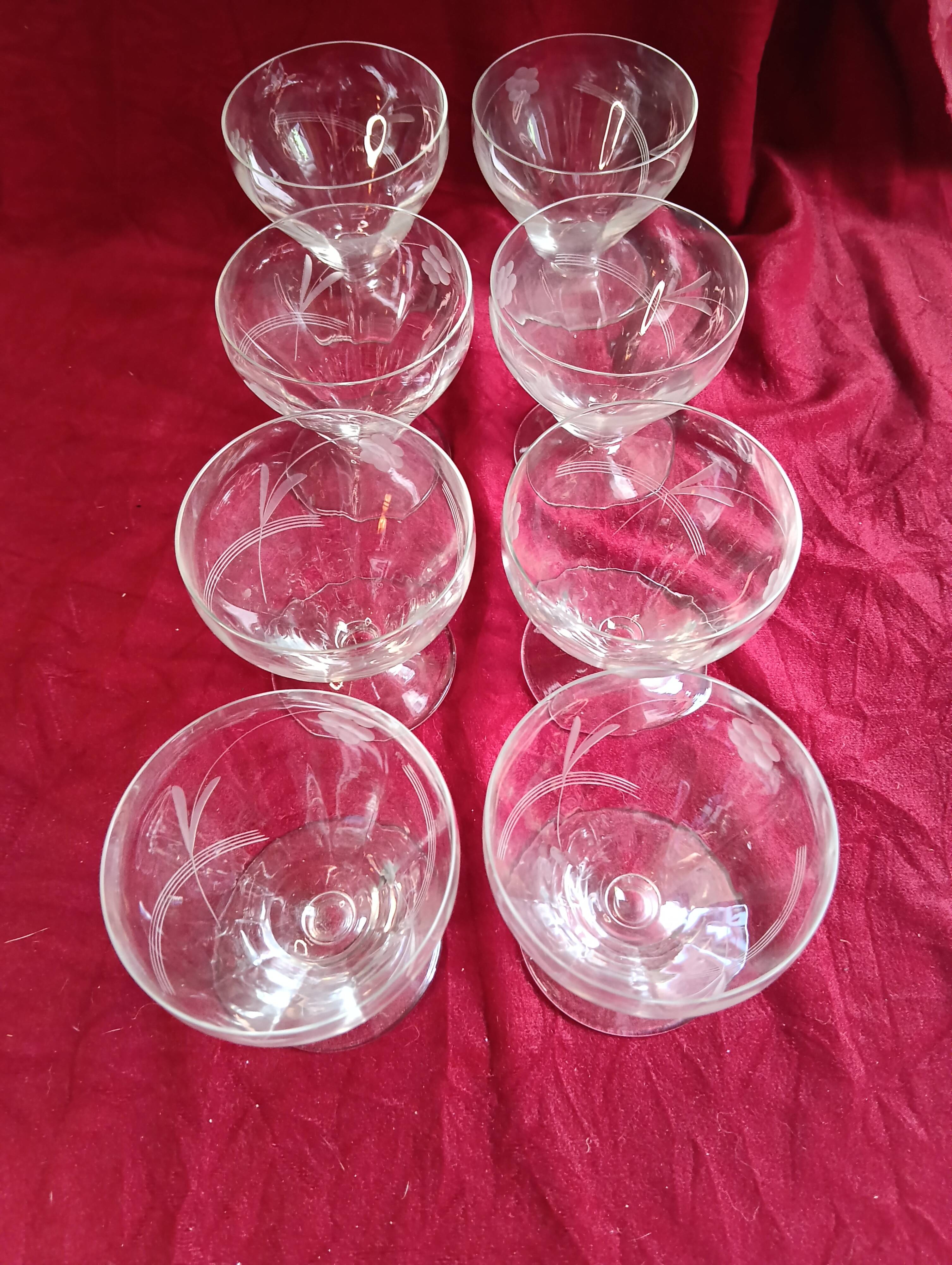 SET OF 8 ART DECO CHAMPAGNE OR DESSERT CUPS