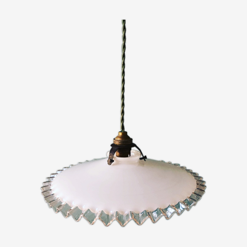 Suspension vintage en opaline dentelée