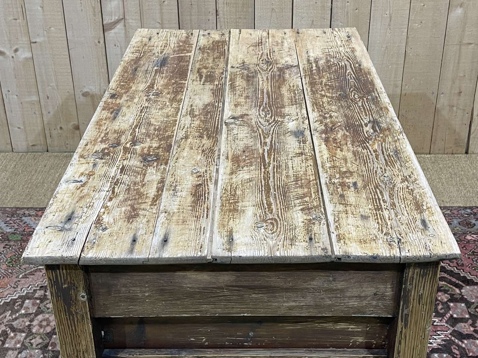 English flat desk in fir of the early twentieth century