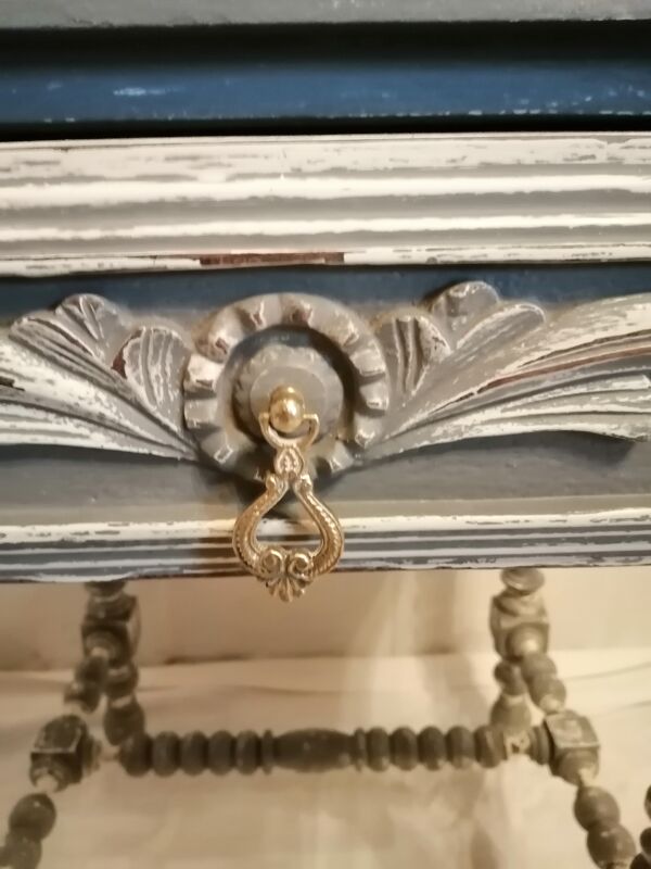 Table d'appoint patinée