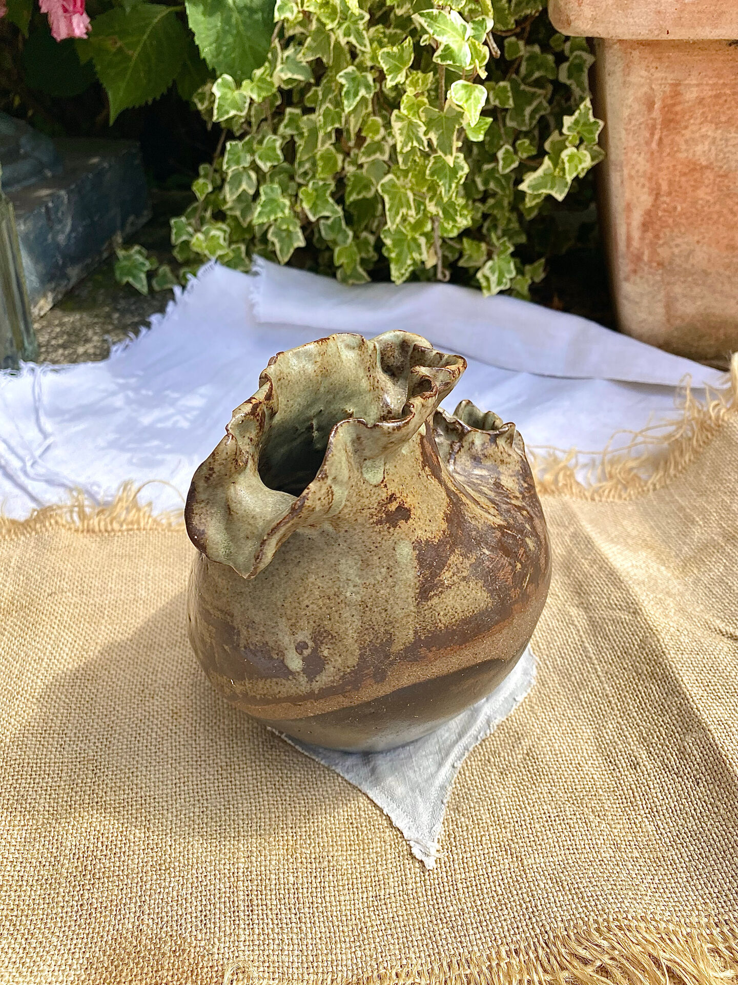 Sculptural vase in glazed stoneware, free form.
