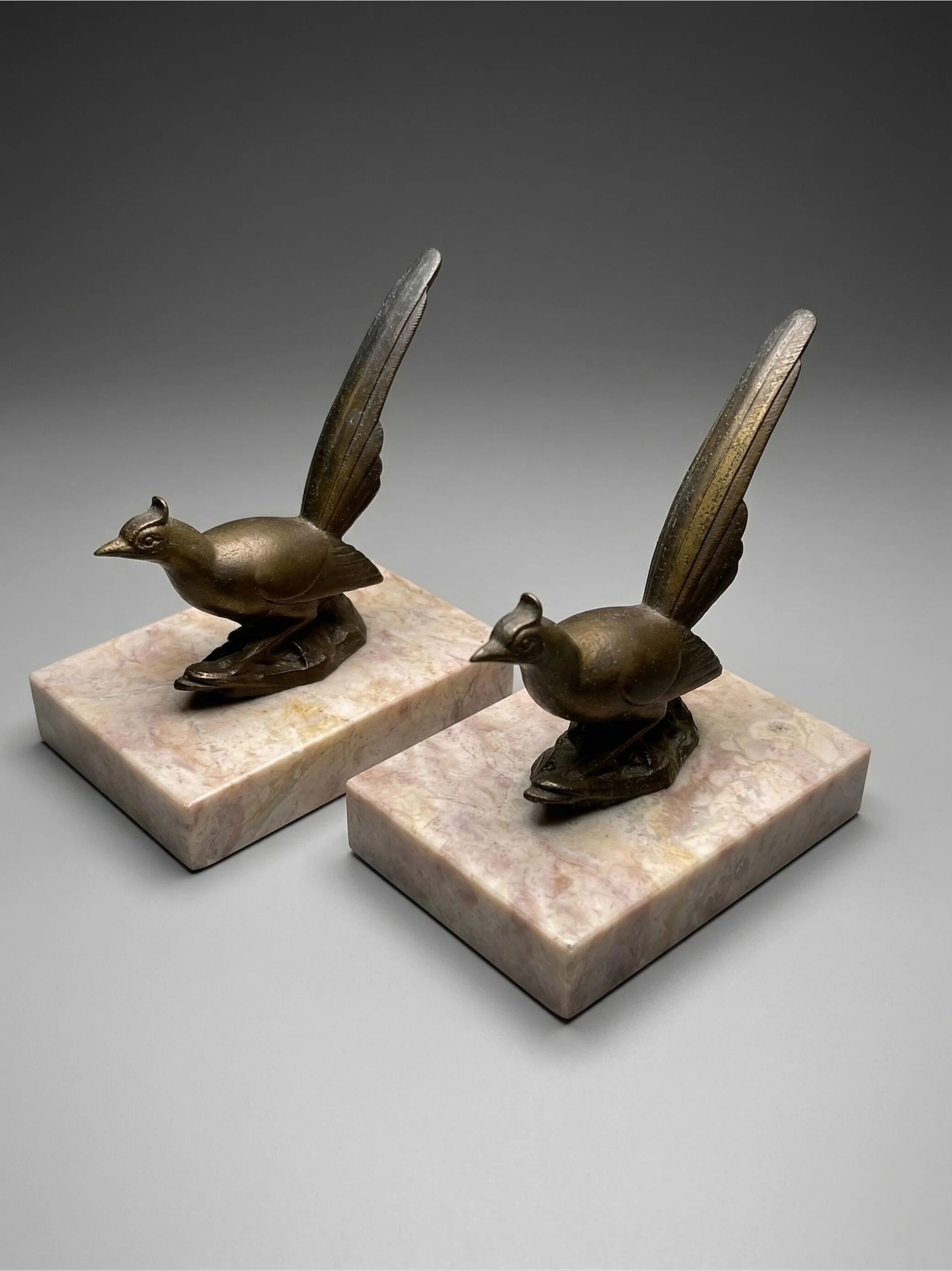 Art Deco bookends with birds – patinated metal and pink marble