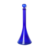 Carafe en verre bleu