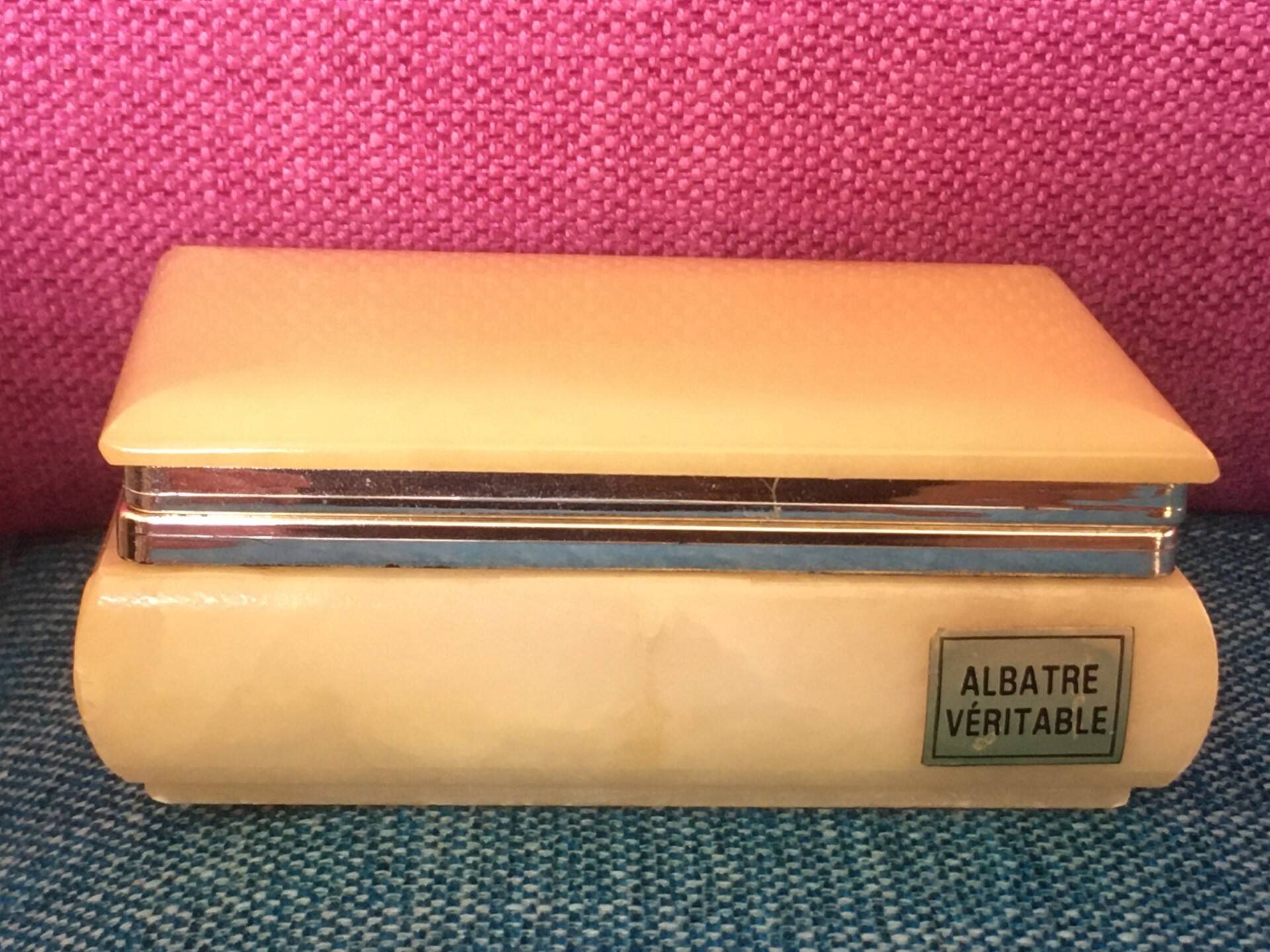 Light yellow alabaster box