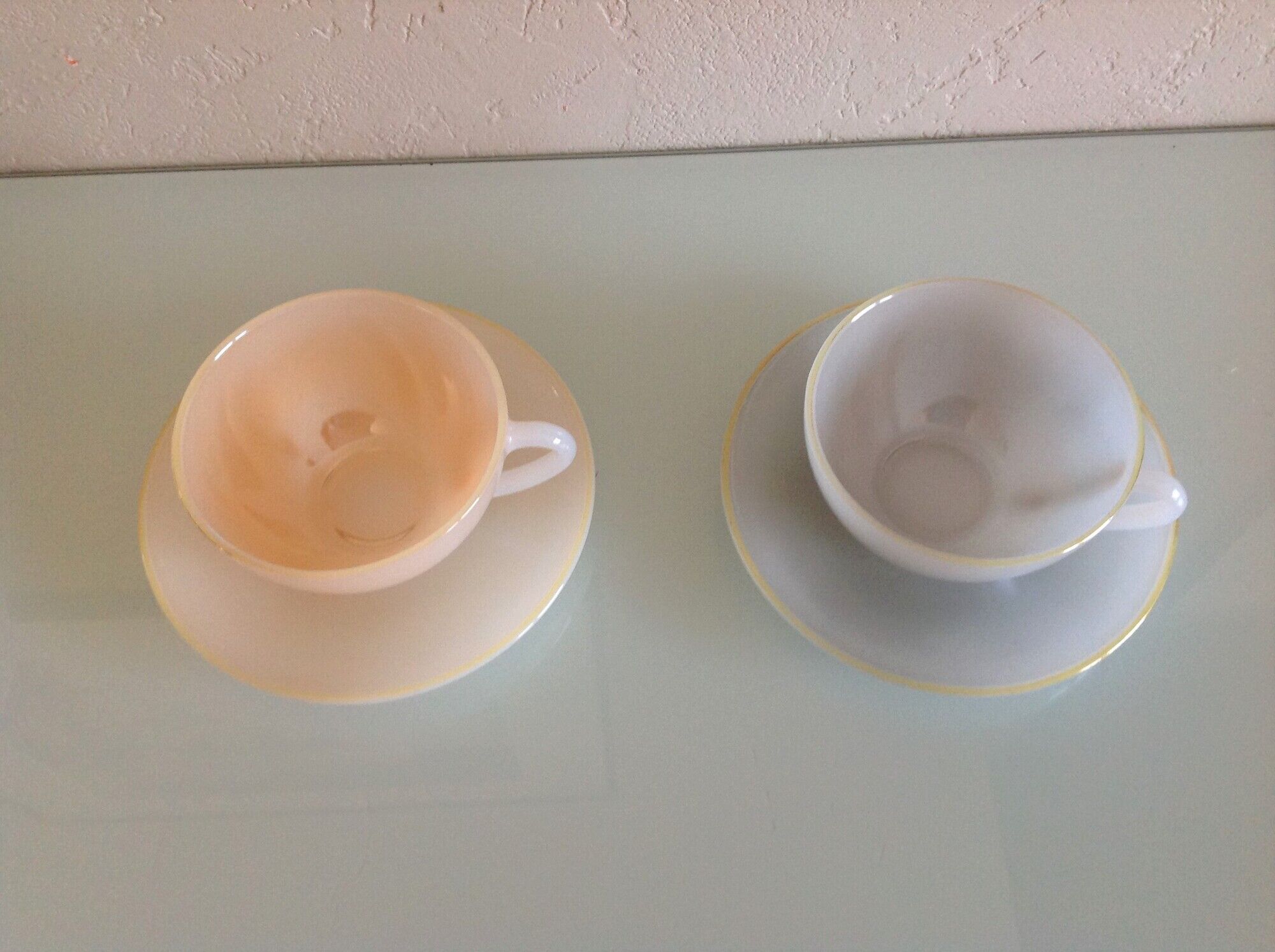 Pair of polychrome opaline cups by Arcopal / vintage 60s-70s