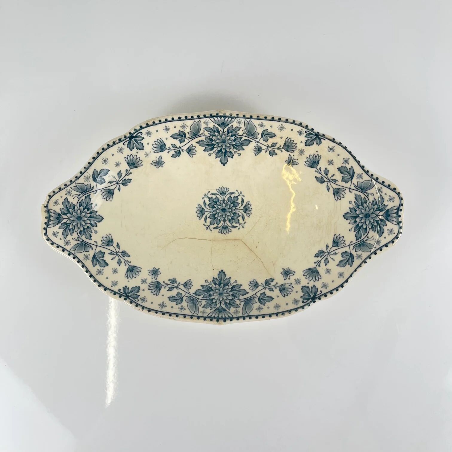 Plate model "Estrées", by U&C Sarreguemines, blue, 1900