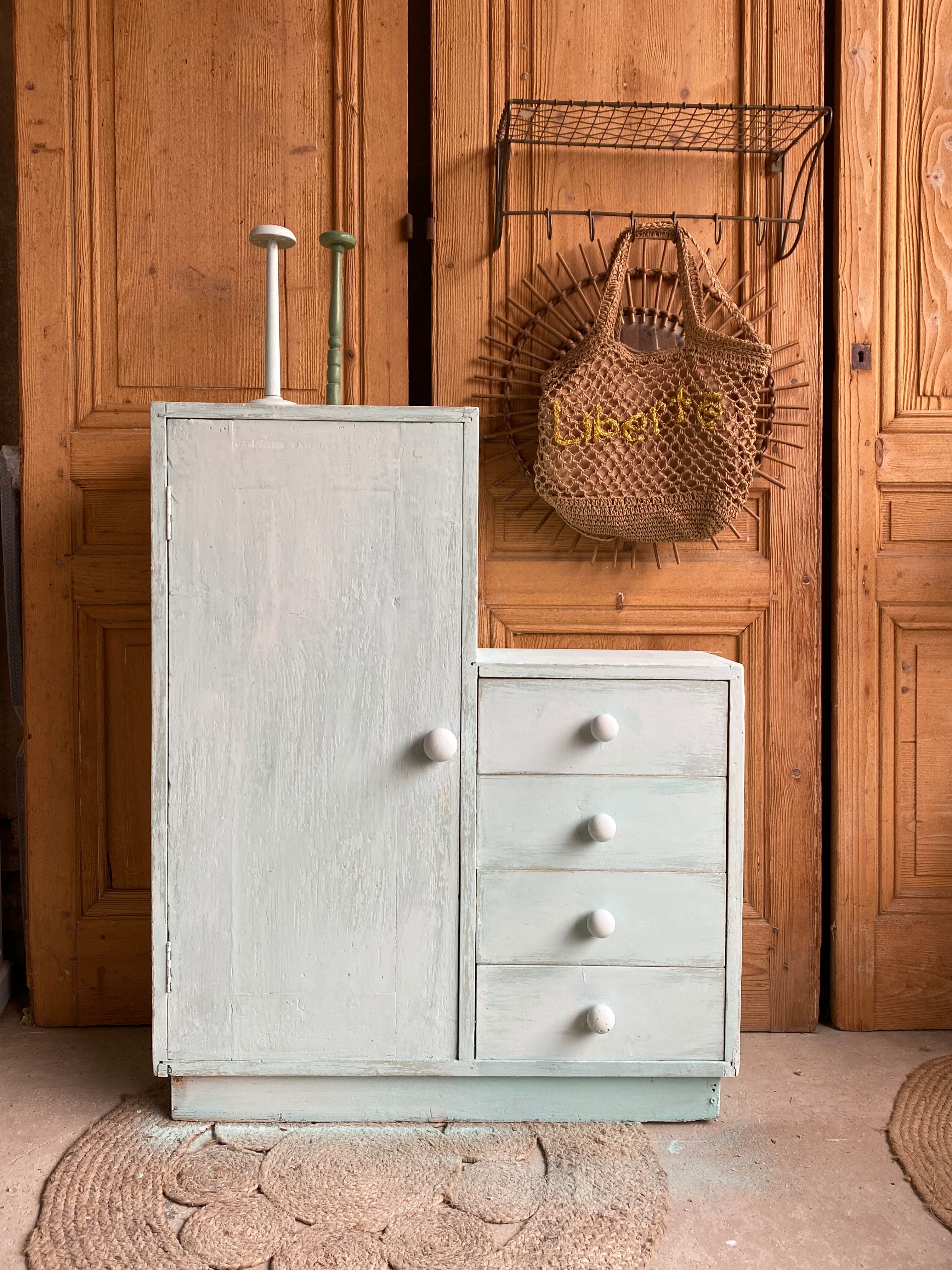 Extra cabinet with drawers