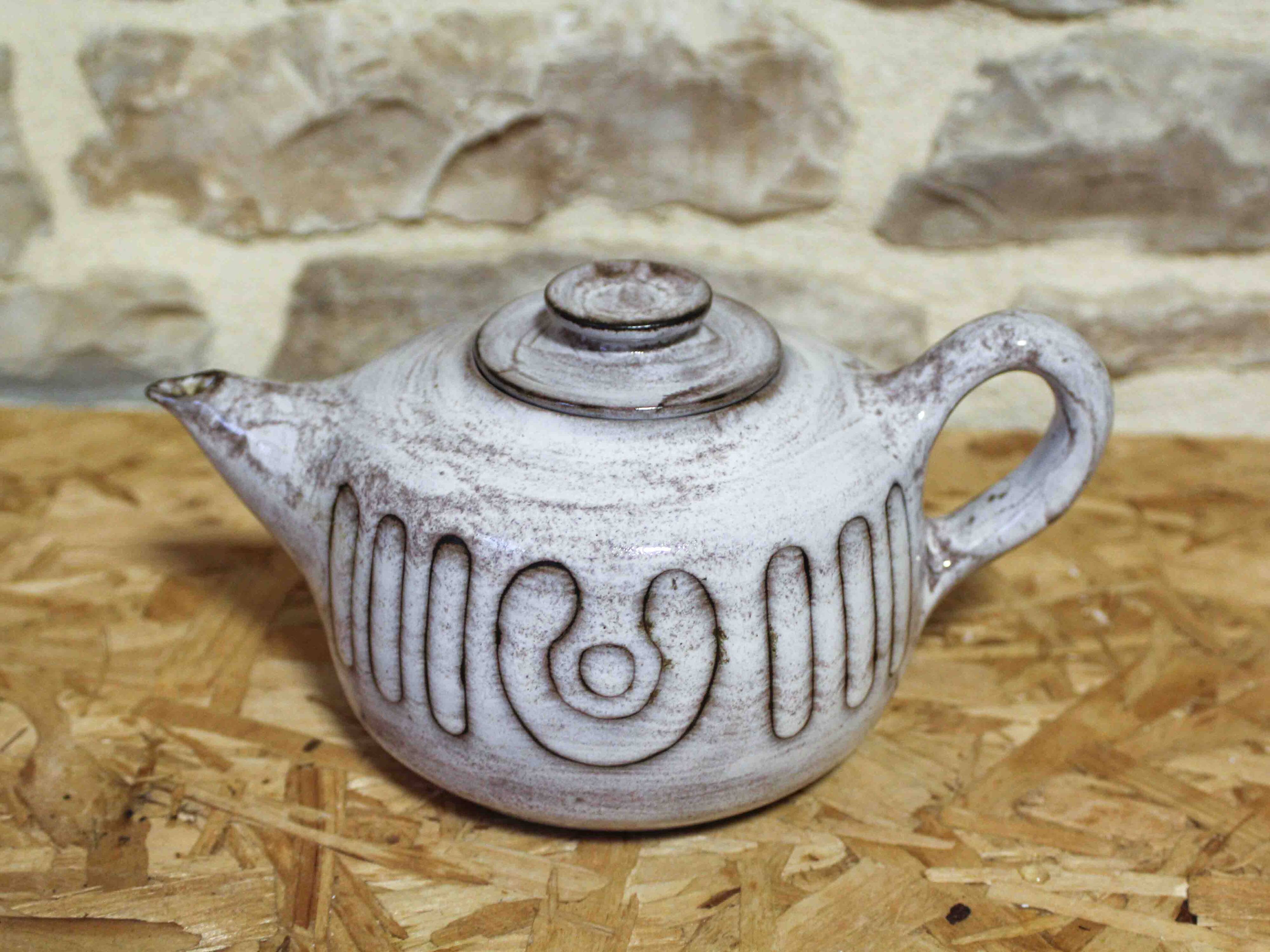 Enamelled ceramic tea set