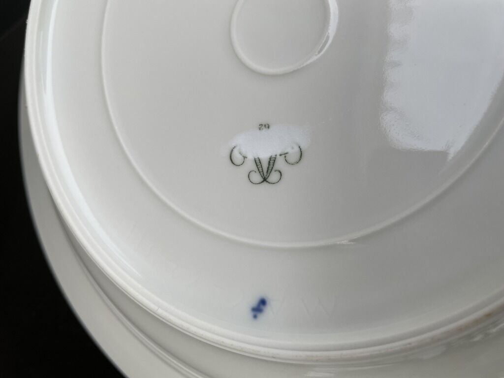 6 hollow porcelain plates