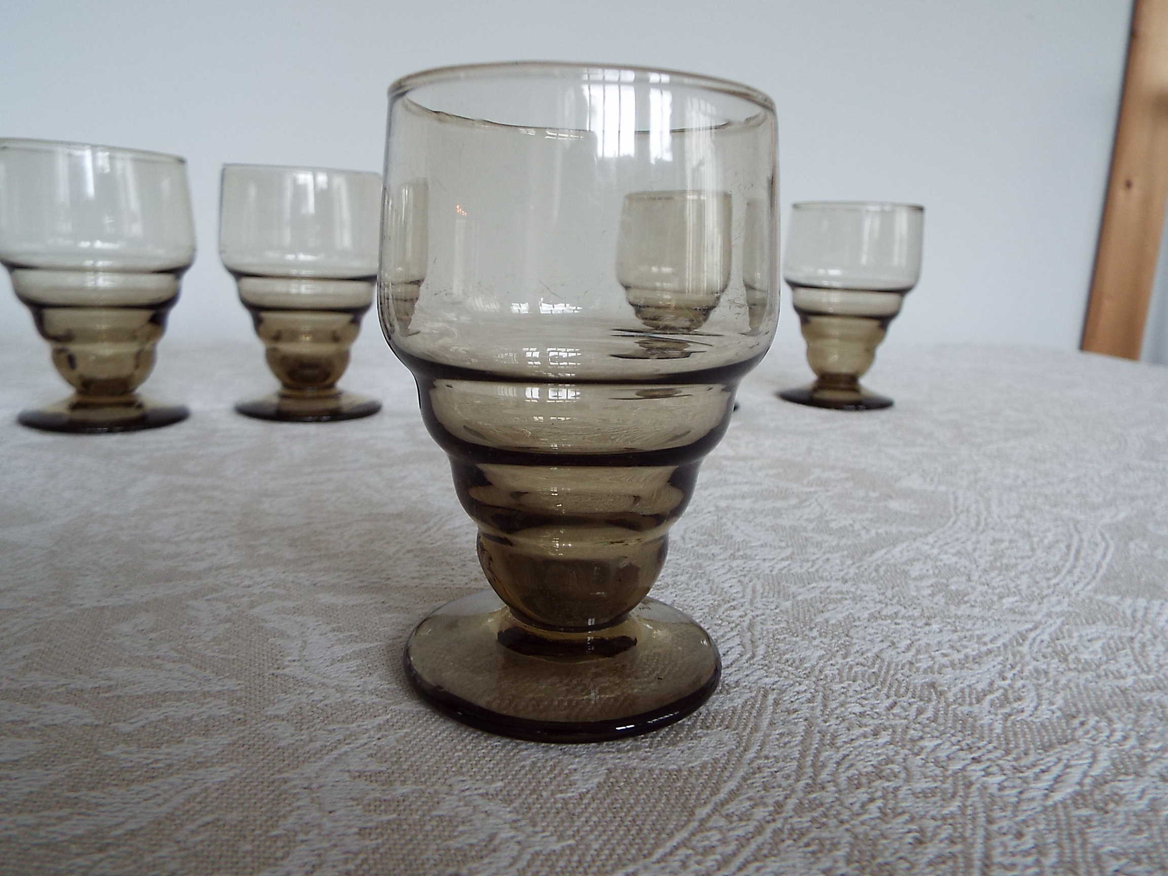 8 wine glasses in smoked glass 10cl