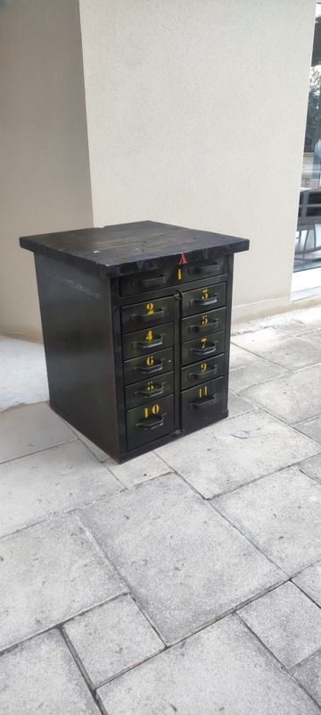 Meuble , etabli militaire