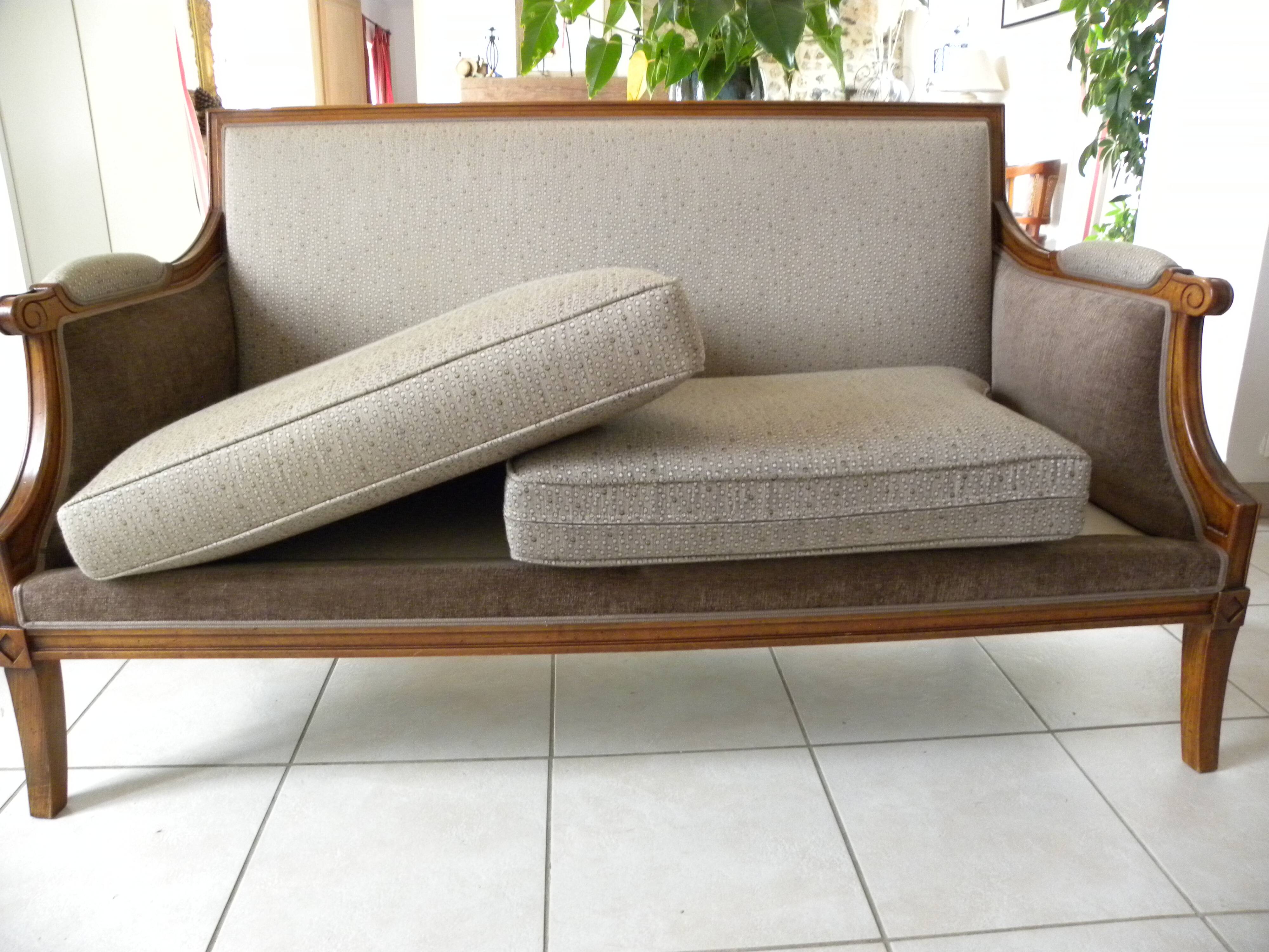 Two-seater canapé in Restoration / Louis-Philippe style – Reupholstered by an artisan.