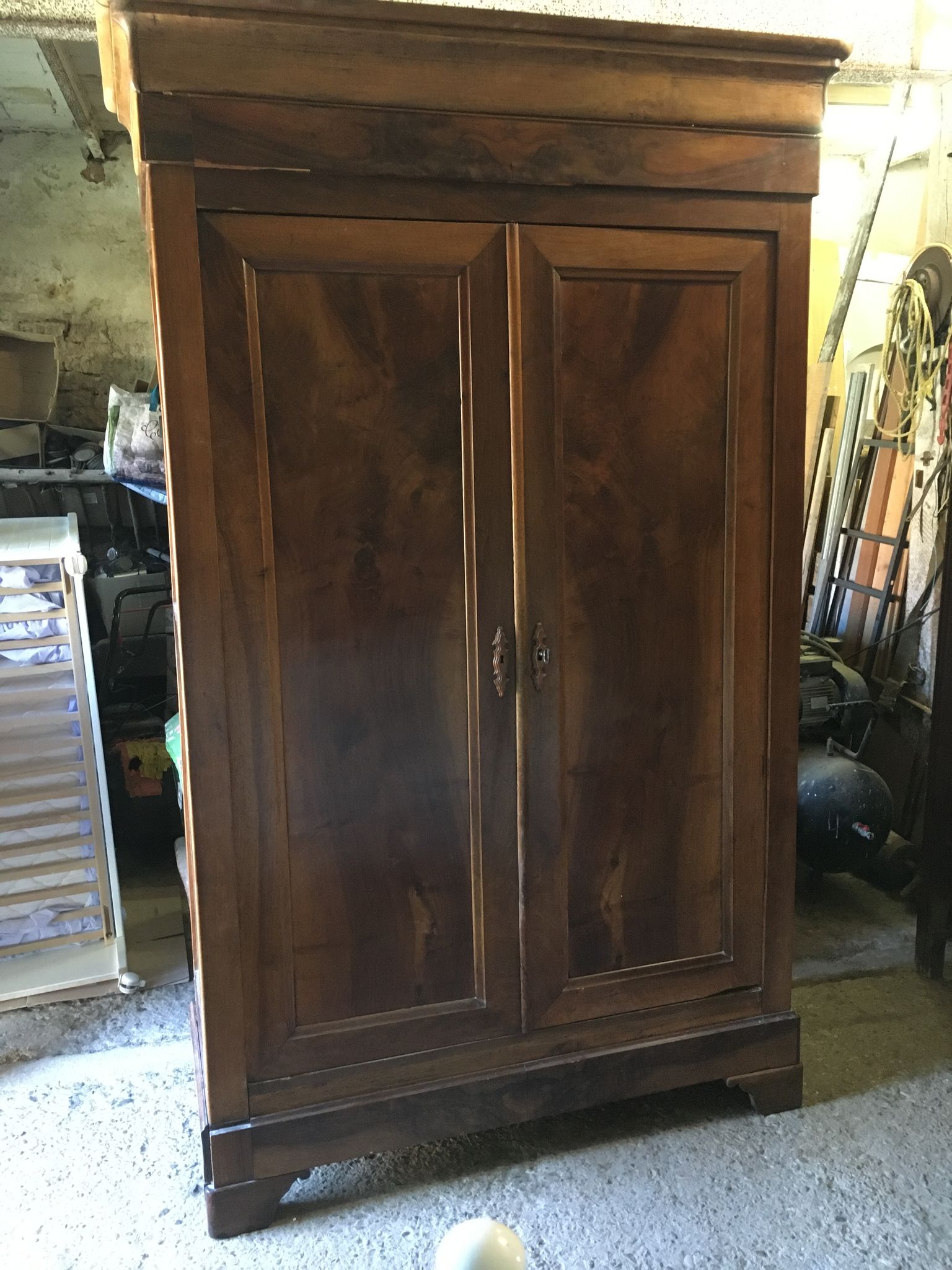 Armoire Louis Philippe en noyer