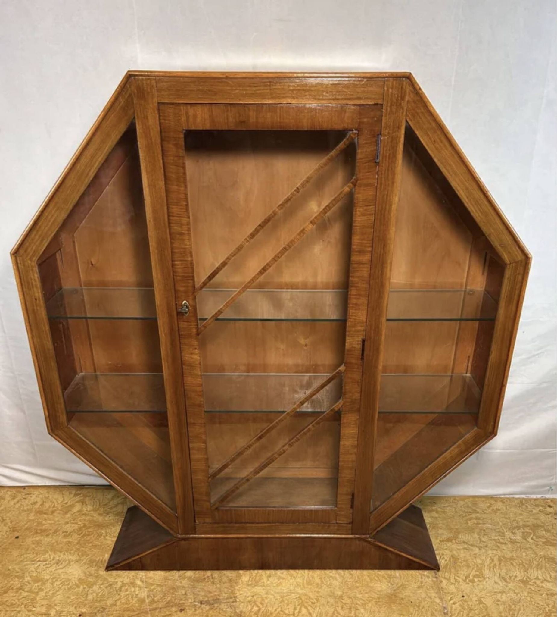 Cabinet d'exposition hexagonal en noyer vintage art déco - 1920-1930
