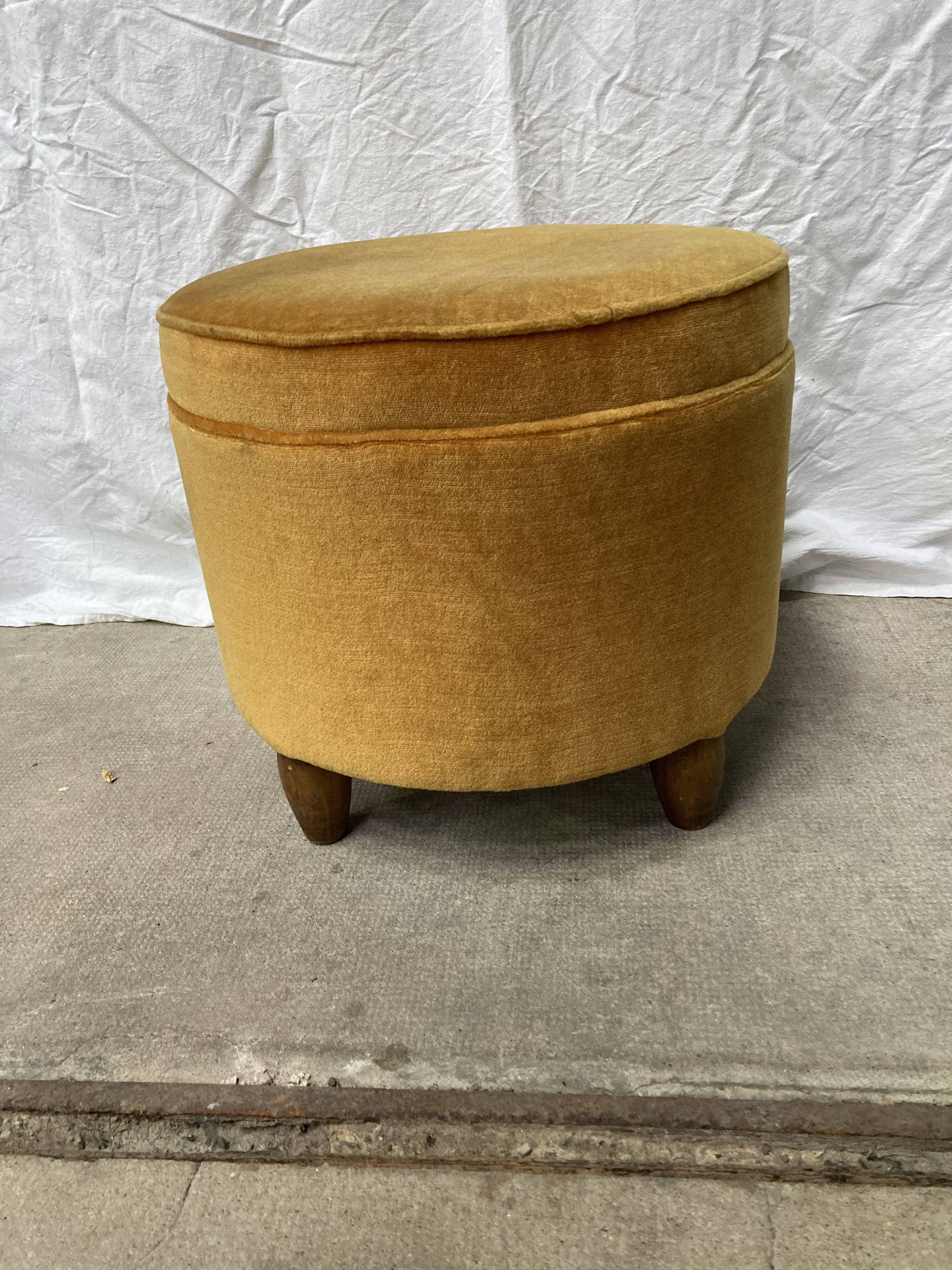 Ochre velvet pouf