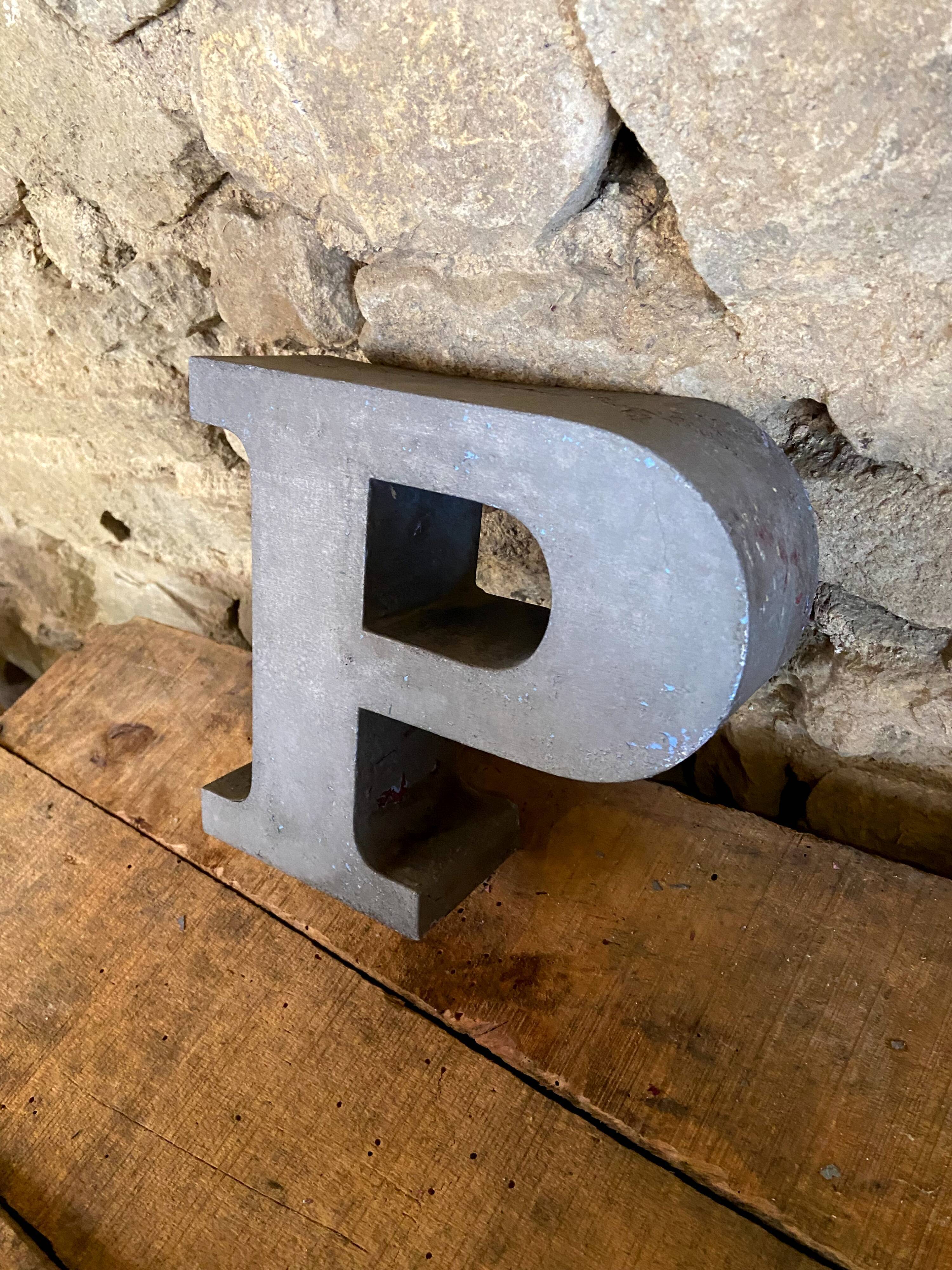 Letter metal