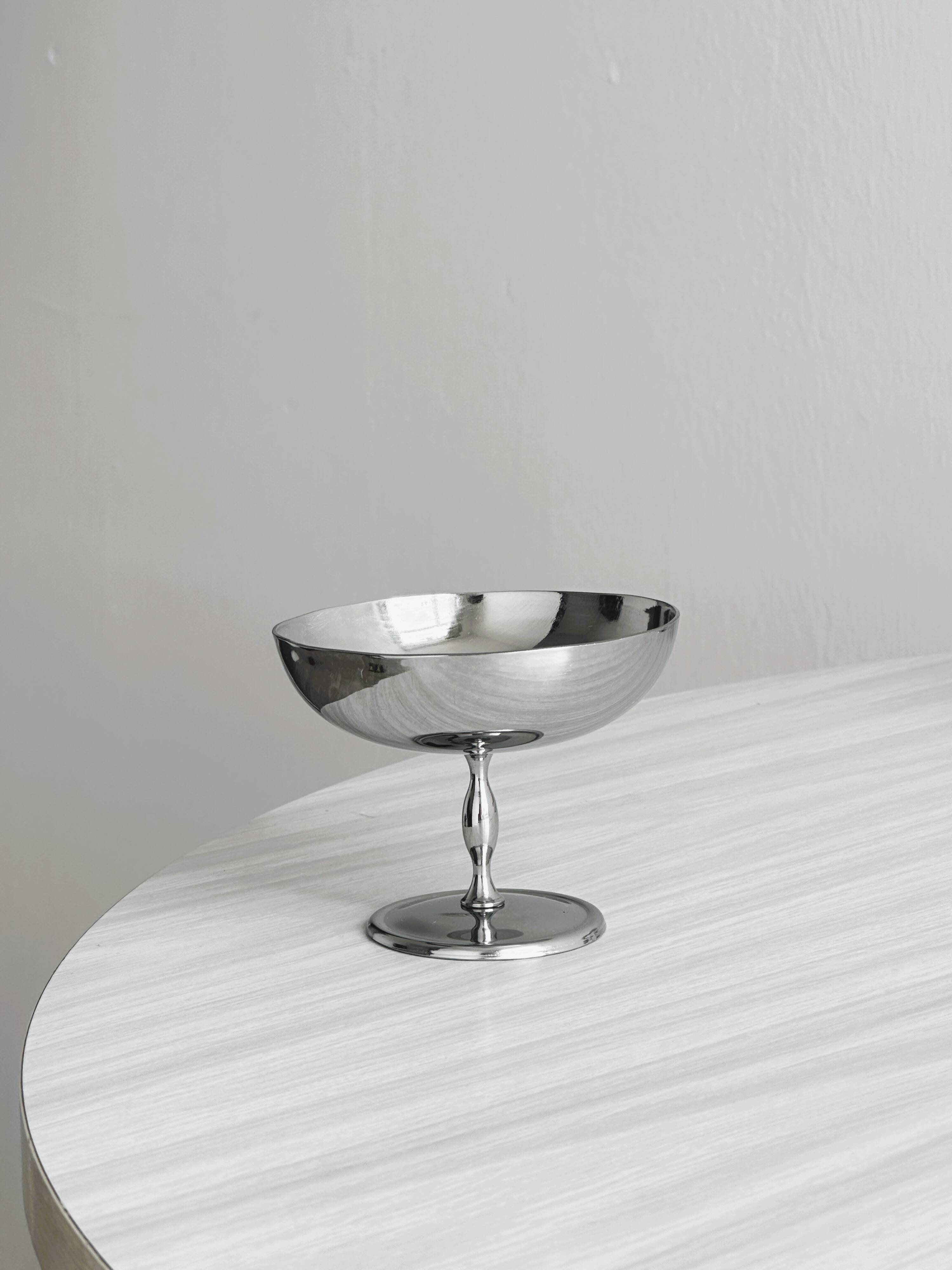 6 shiny stainless steel dessert bowls