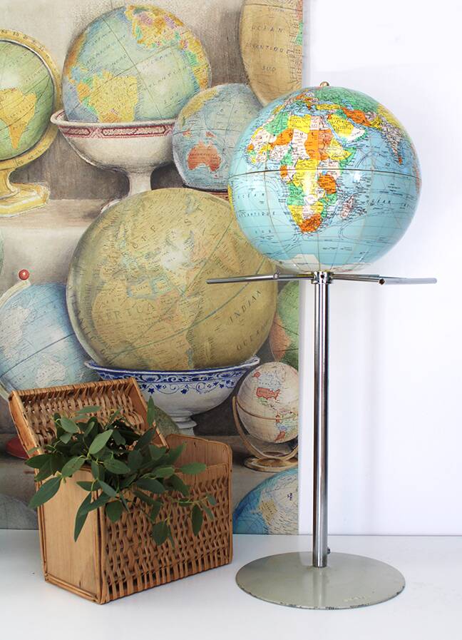 Girard and Barrère terrestrial globe
