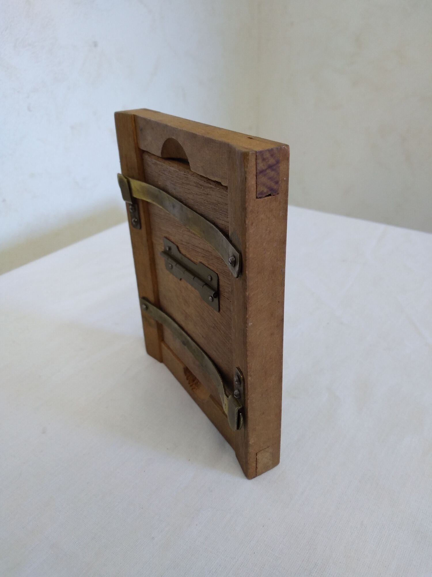 Photo frame in wood and glass