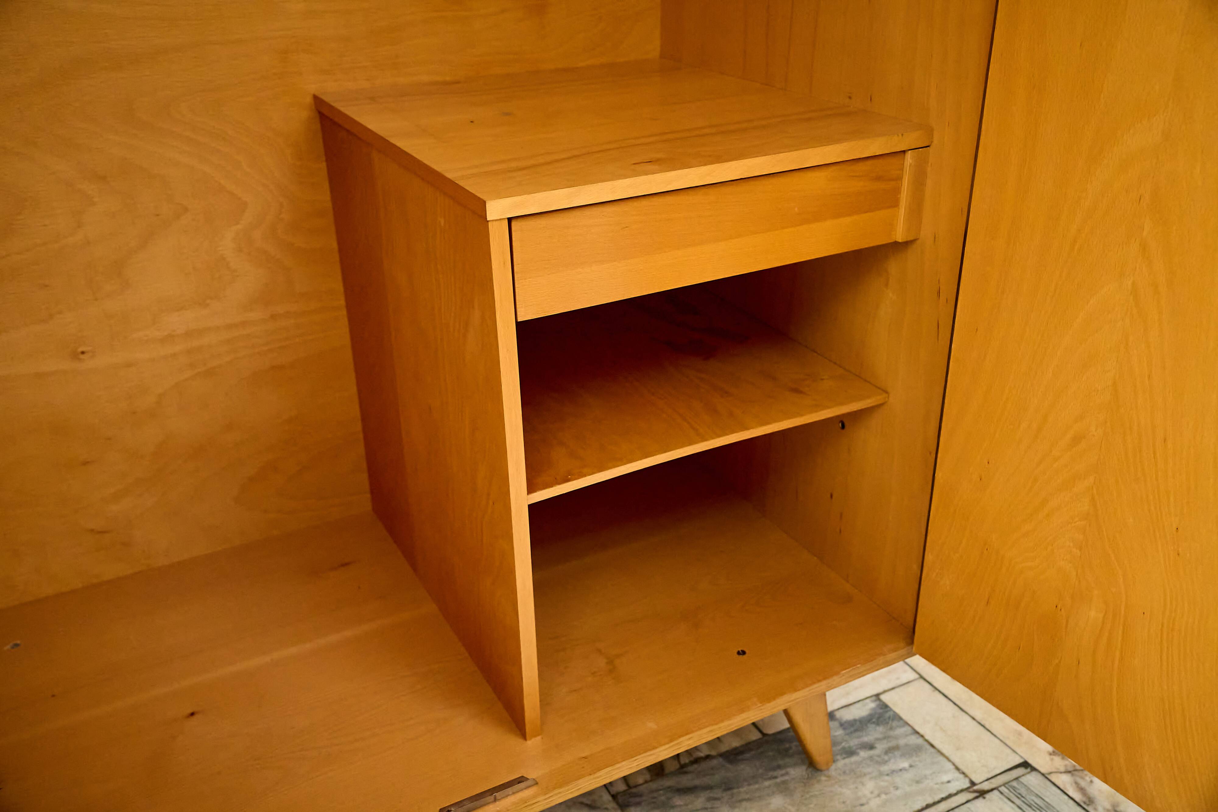 Armoire du milieu du siècle Jiroutek U486