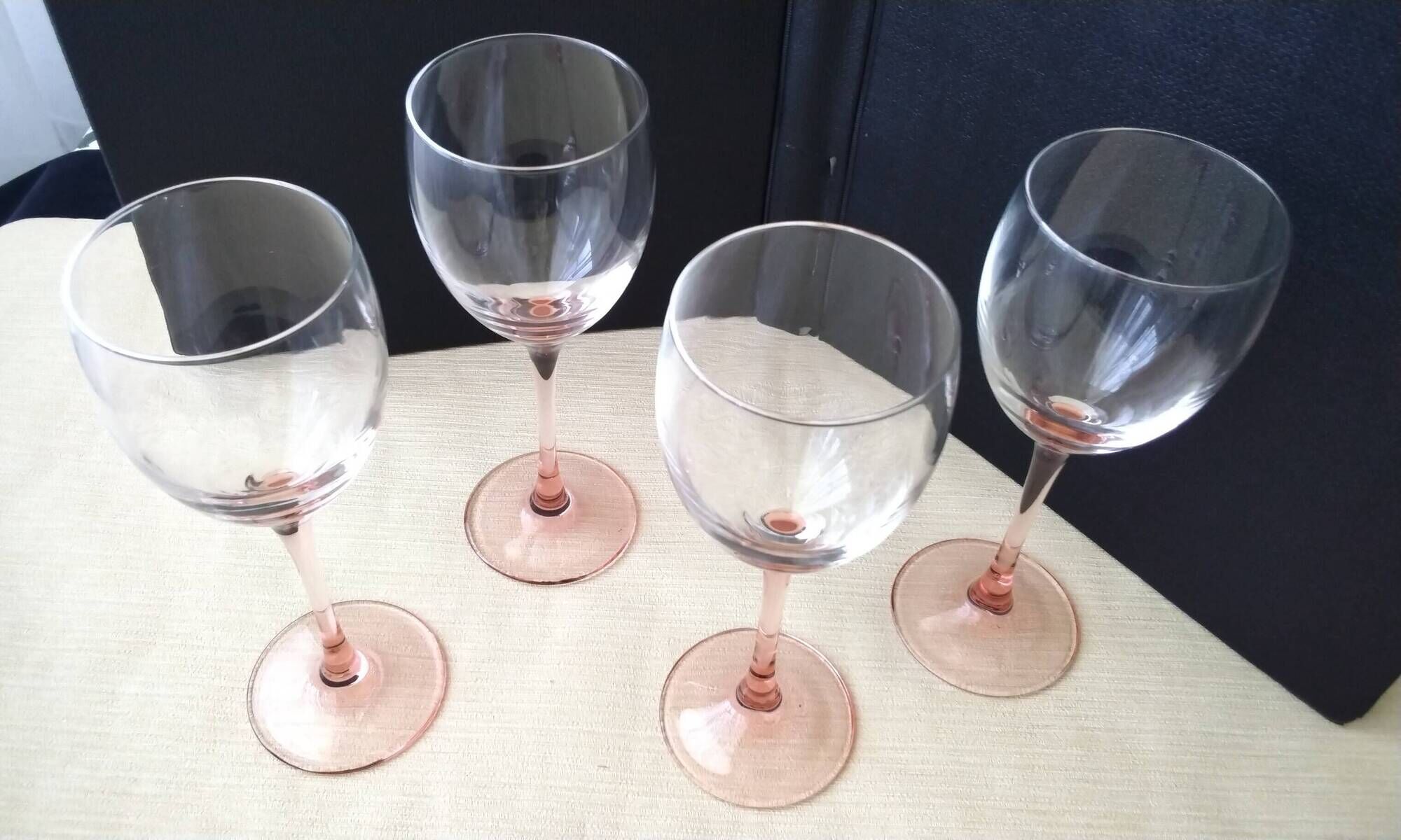 4 Luminarc wine glasses with pink stems