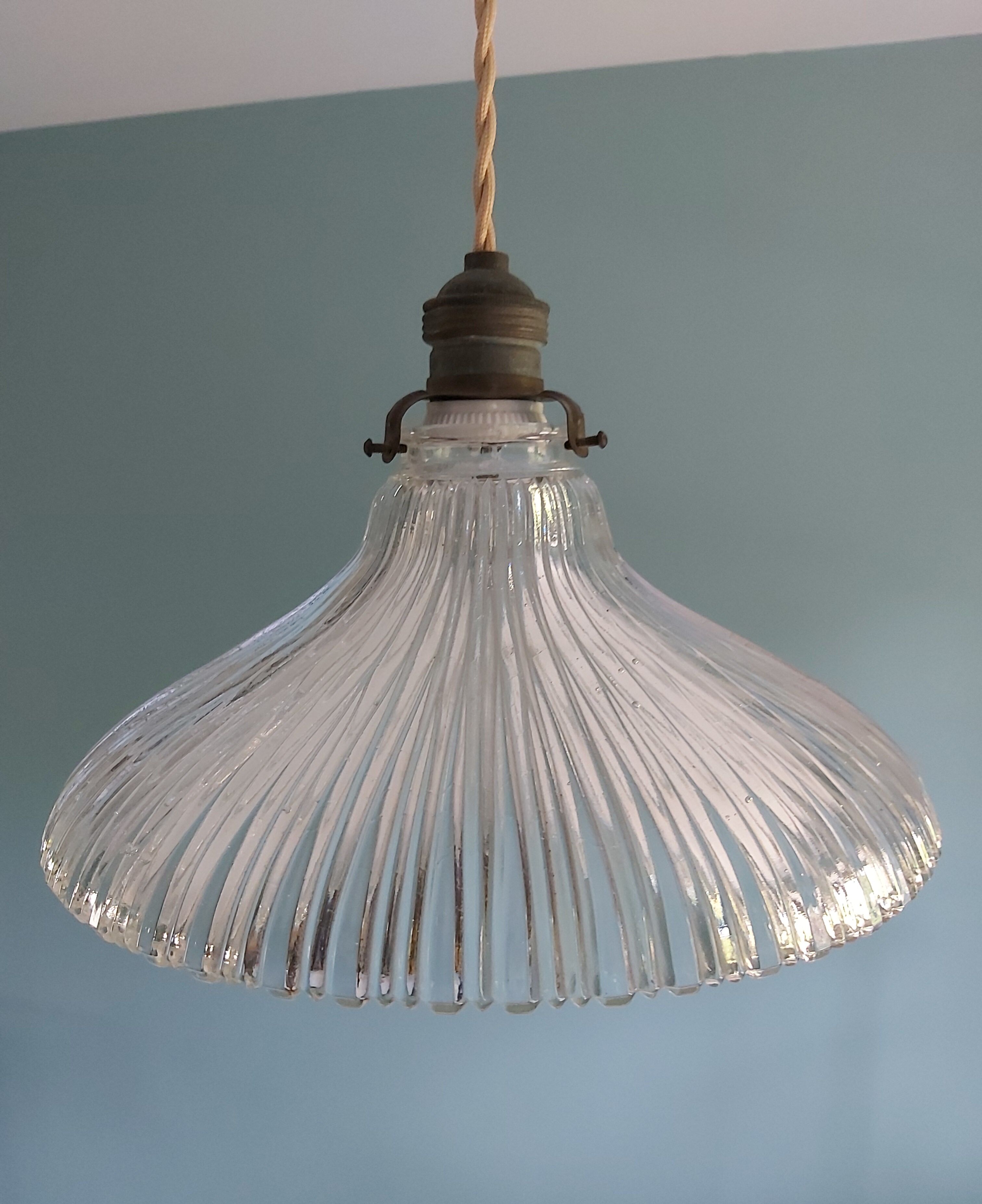 Rain-moulded transparent glass hanging lamp