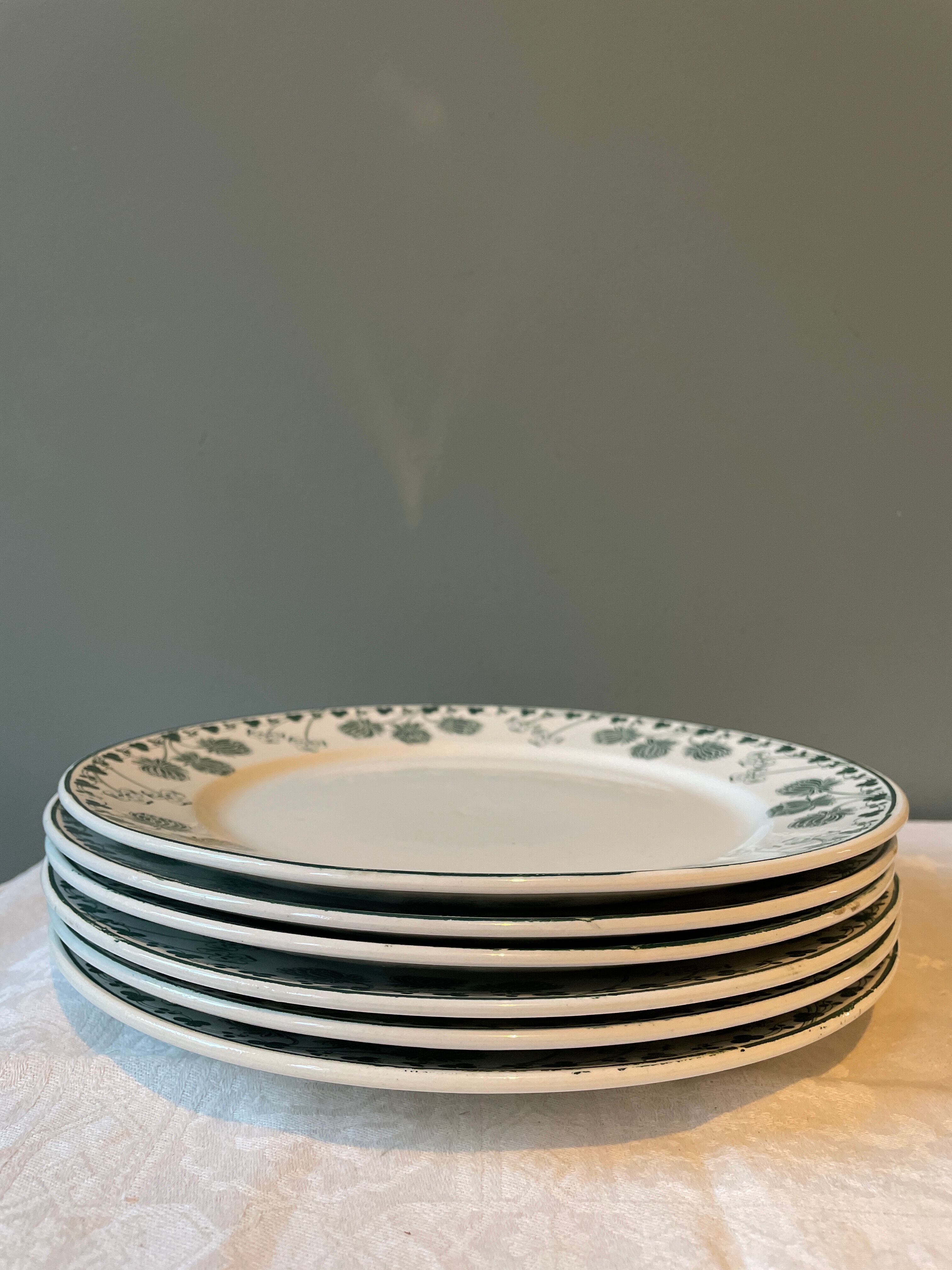 Set of 6 flat plates XIXth Boch Frères Keramis, "Trifolium"