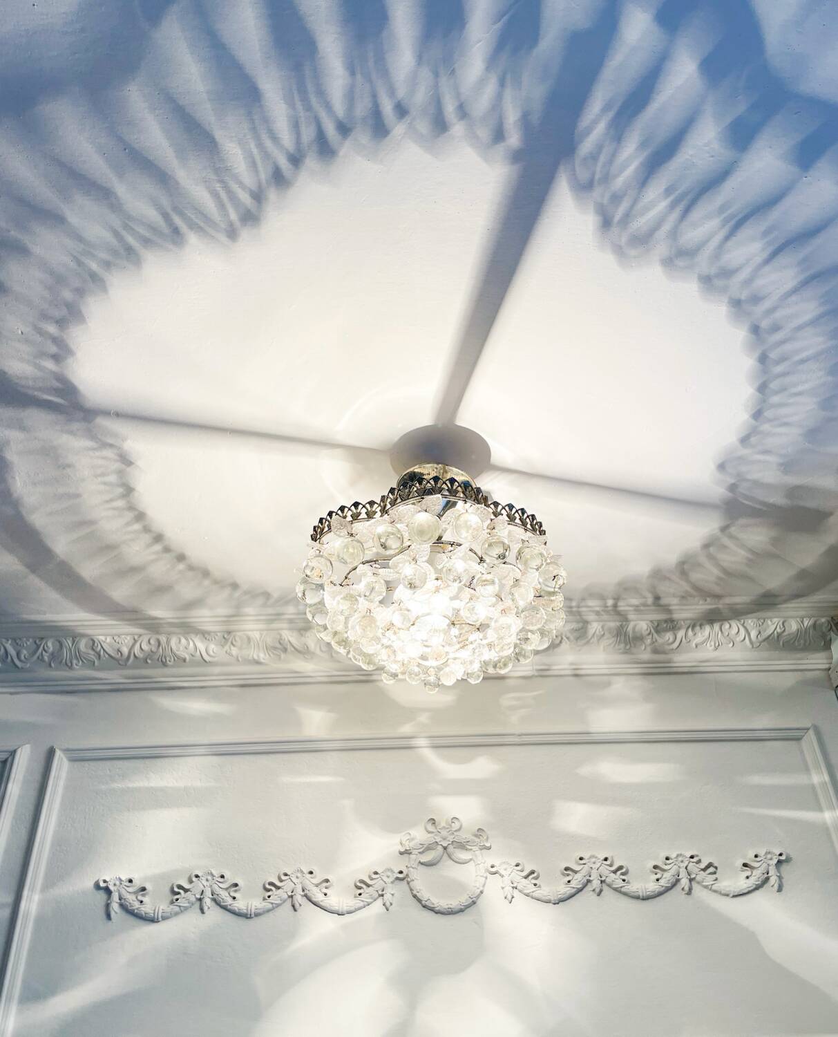 Plafonnier vintage en cristal décoré de feuilles et de grappes – Espagne année