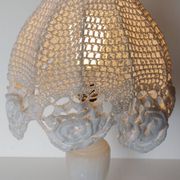 lampe en albâtre avec abajour en crochet