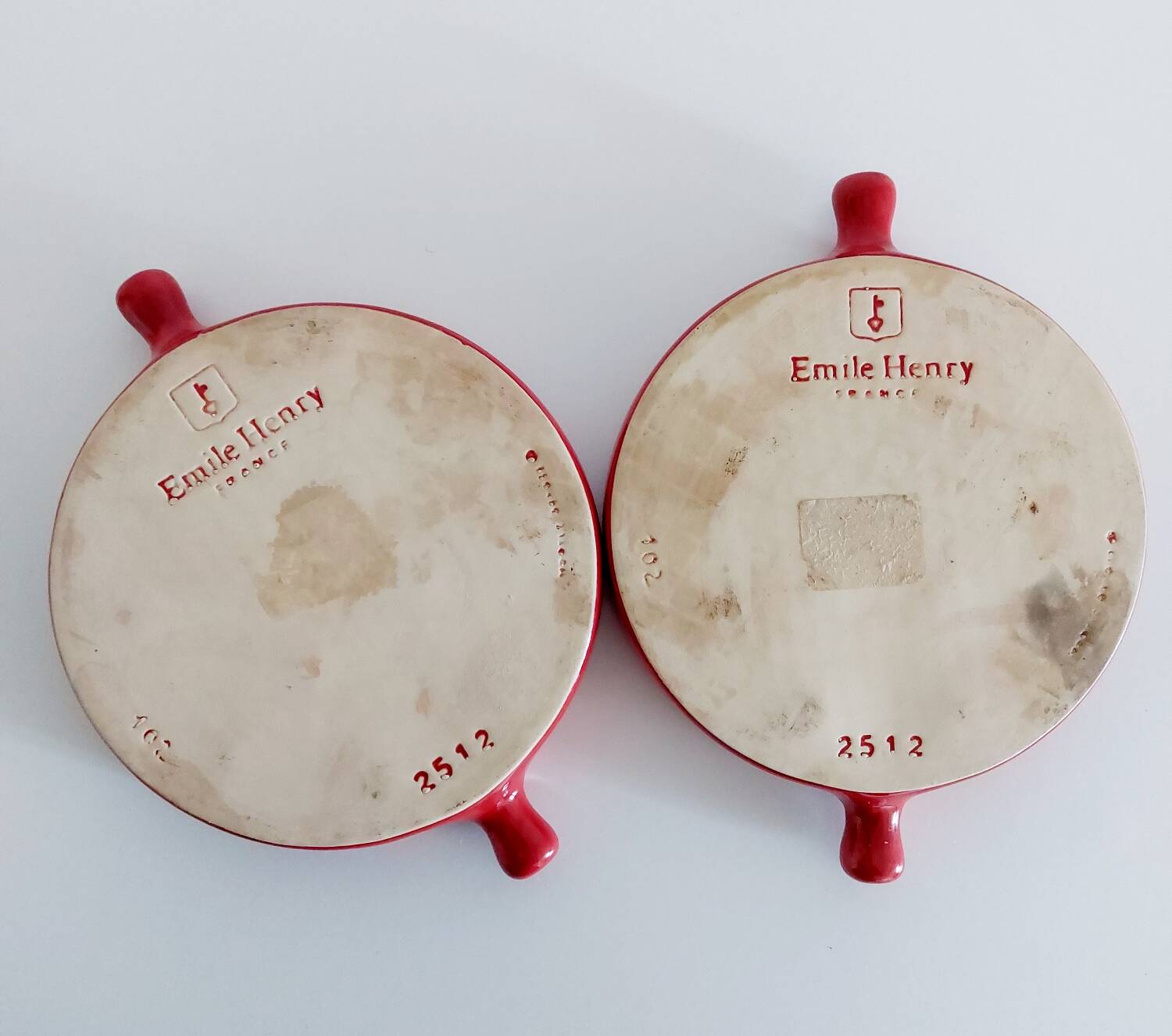 Red ceramic snail dishes