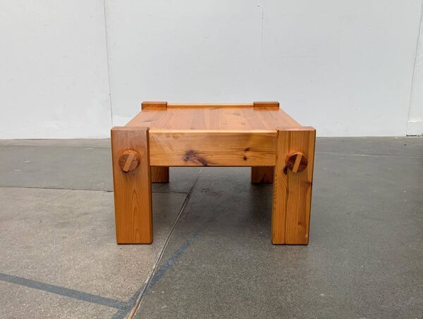 Table basse scandinave vintage brutaliste en pin suédois par Yngve Ekström pour Swedese, années 1970