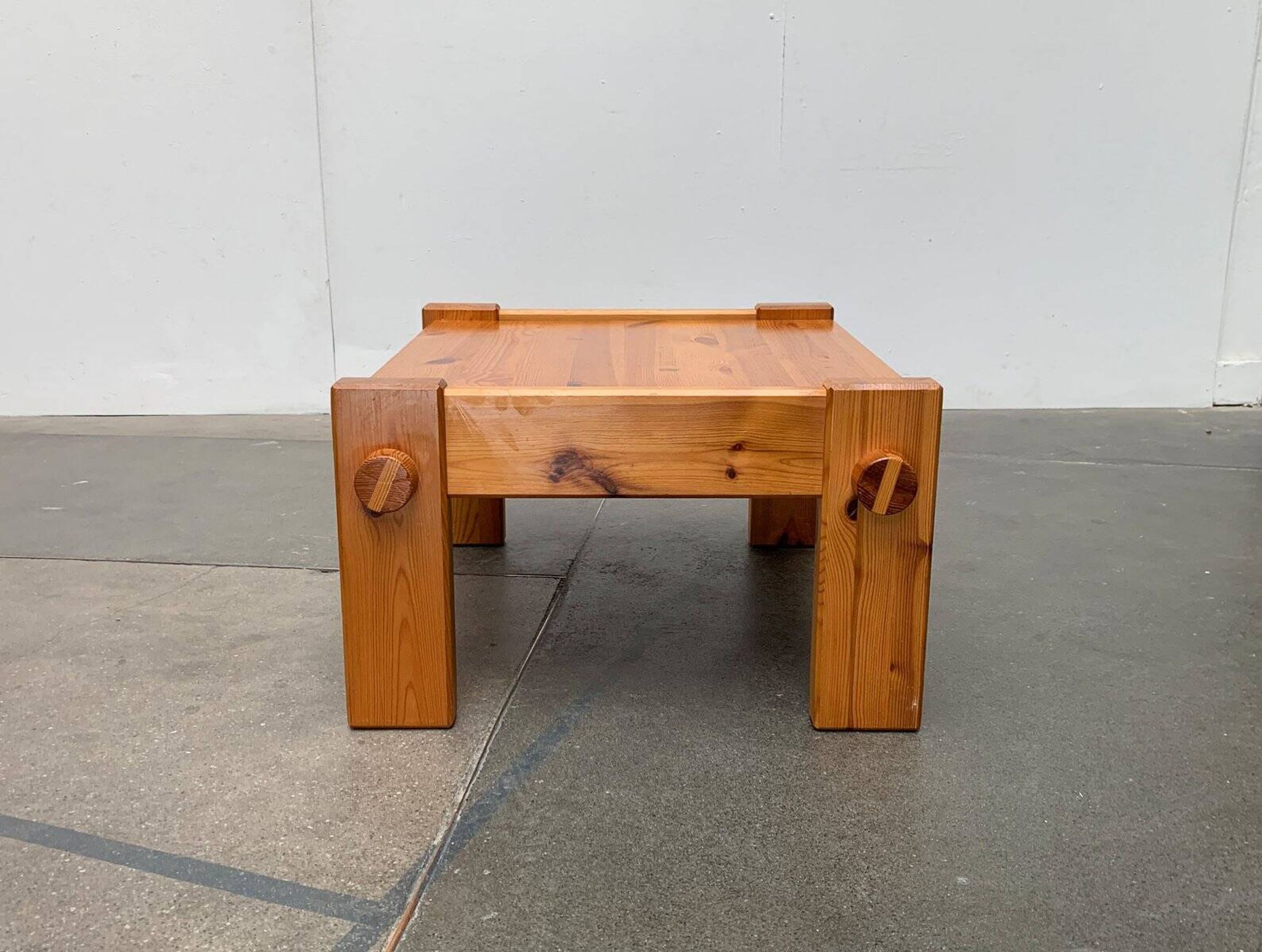 Vintage Scandinavian brutalist coffee table in Swedish pine by Yngve Ekström for Swedese, 1970s.