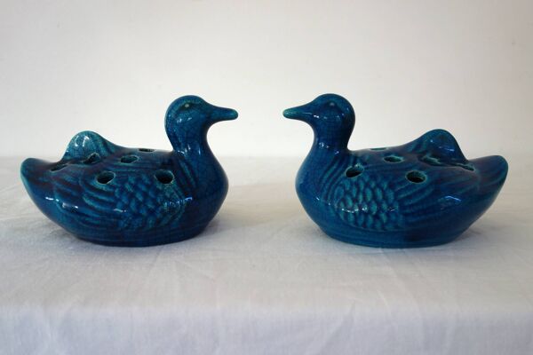 2 pique fleurs canard en céramique bleue