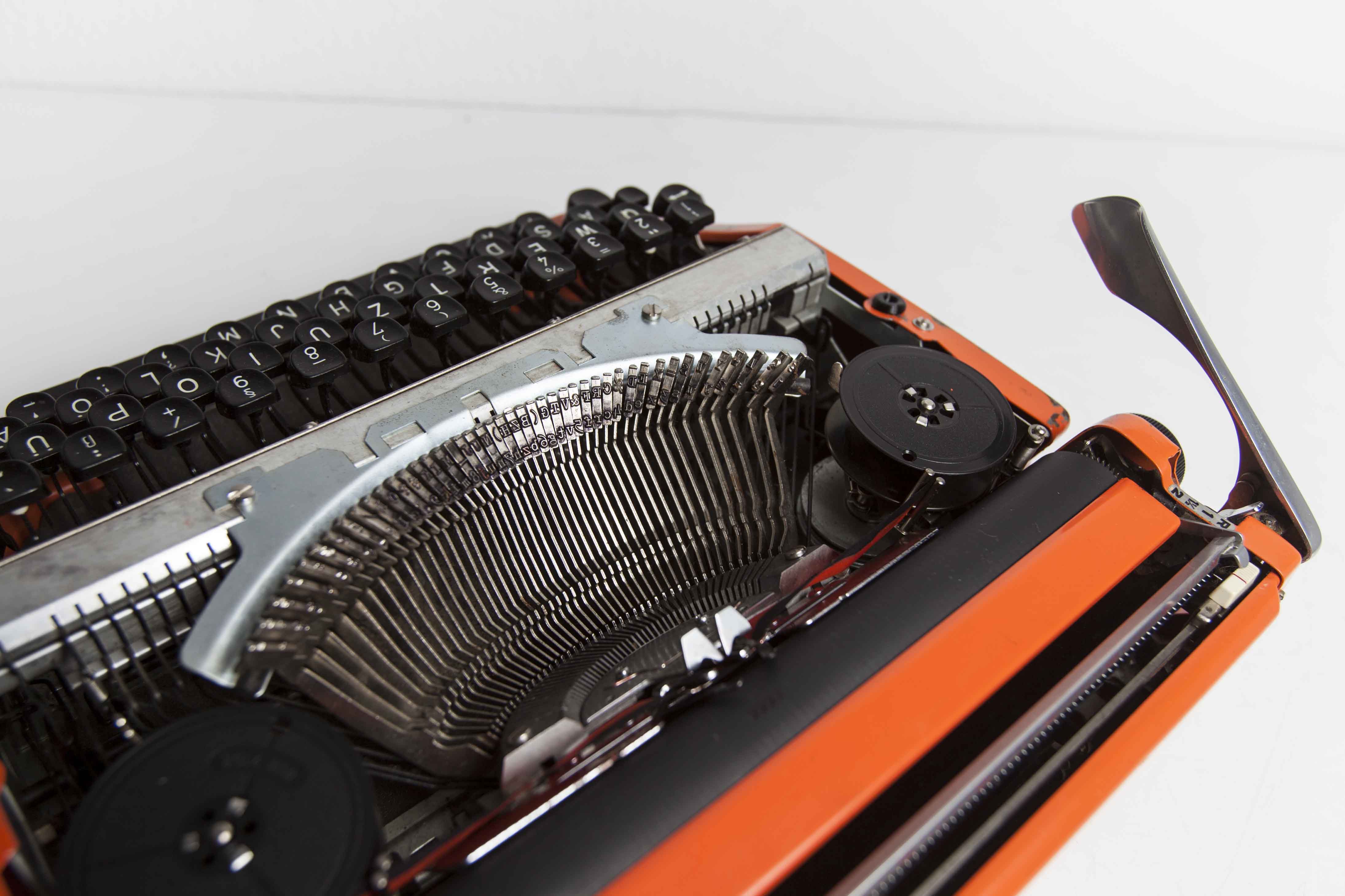 Machine à écrire brother de luxe 879 révisée et ruban neuf qwertz